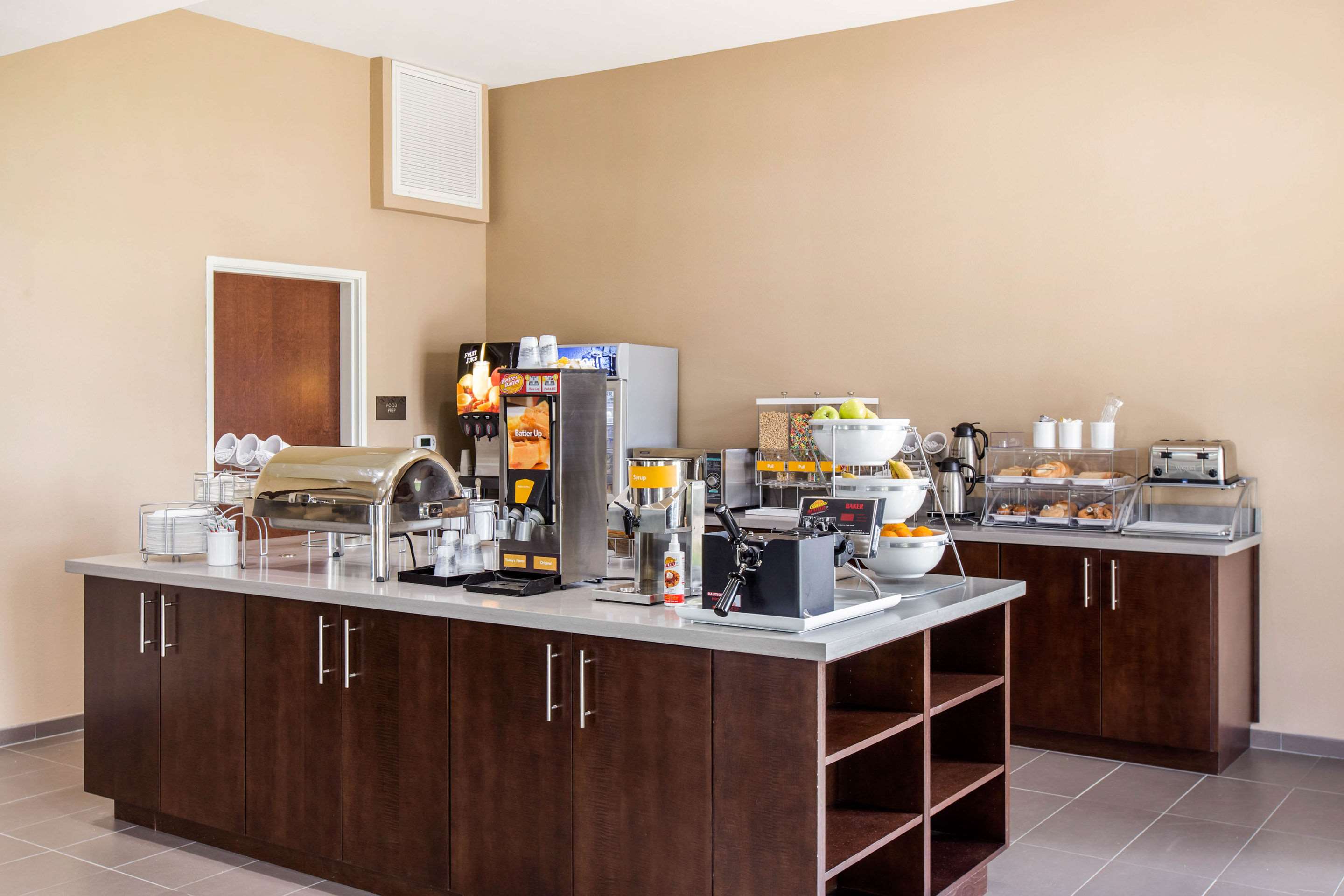 Breakfast area | Comfort Suites - South Austin