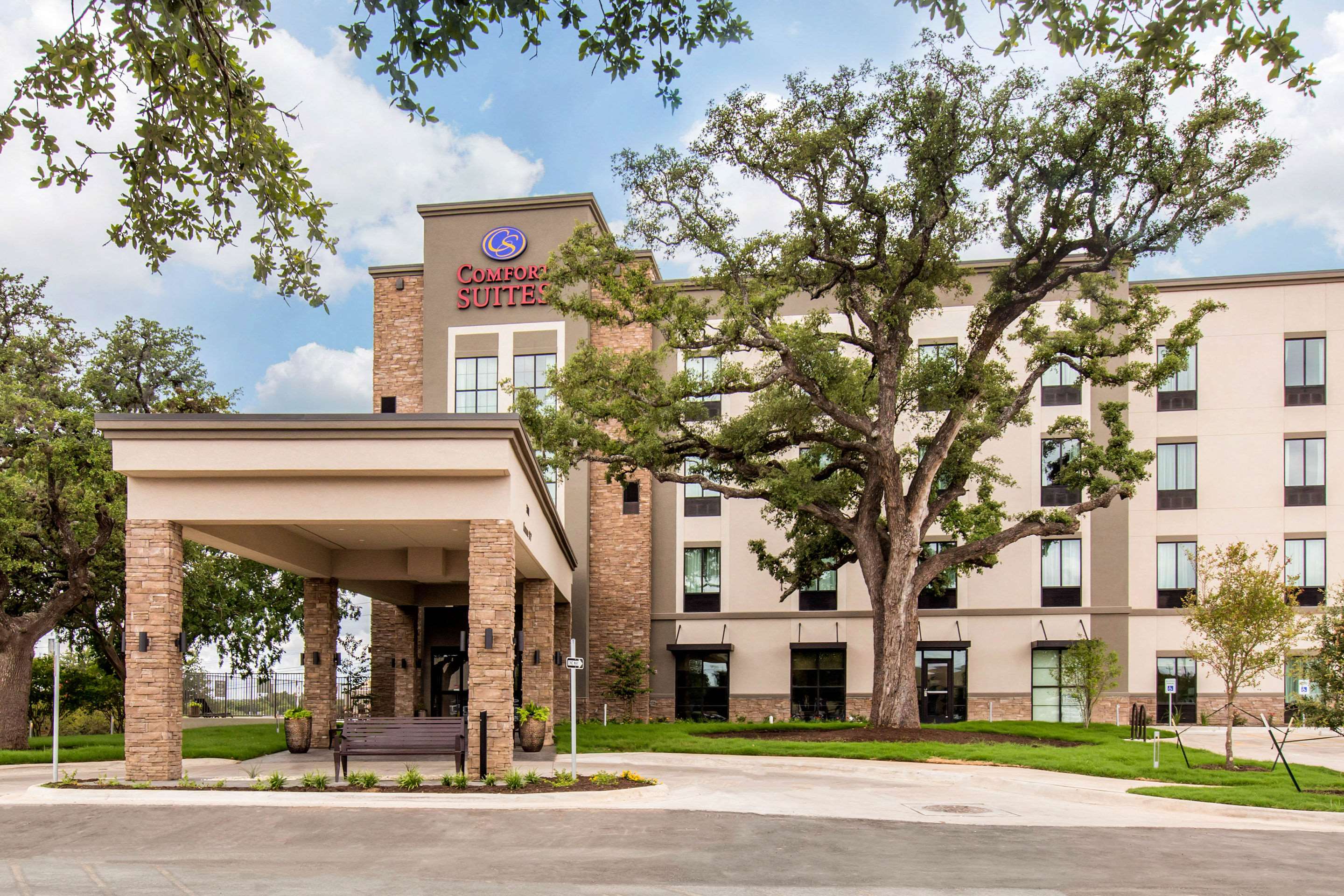Hotel exterior | Comfort Suites - South Austin