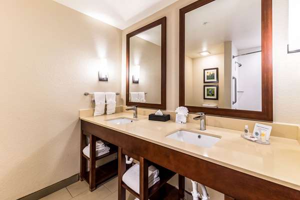  - Comfort Suites Grand Prairie