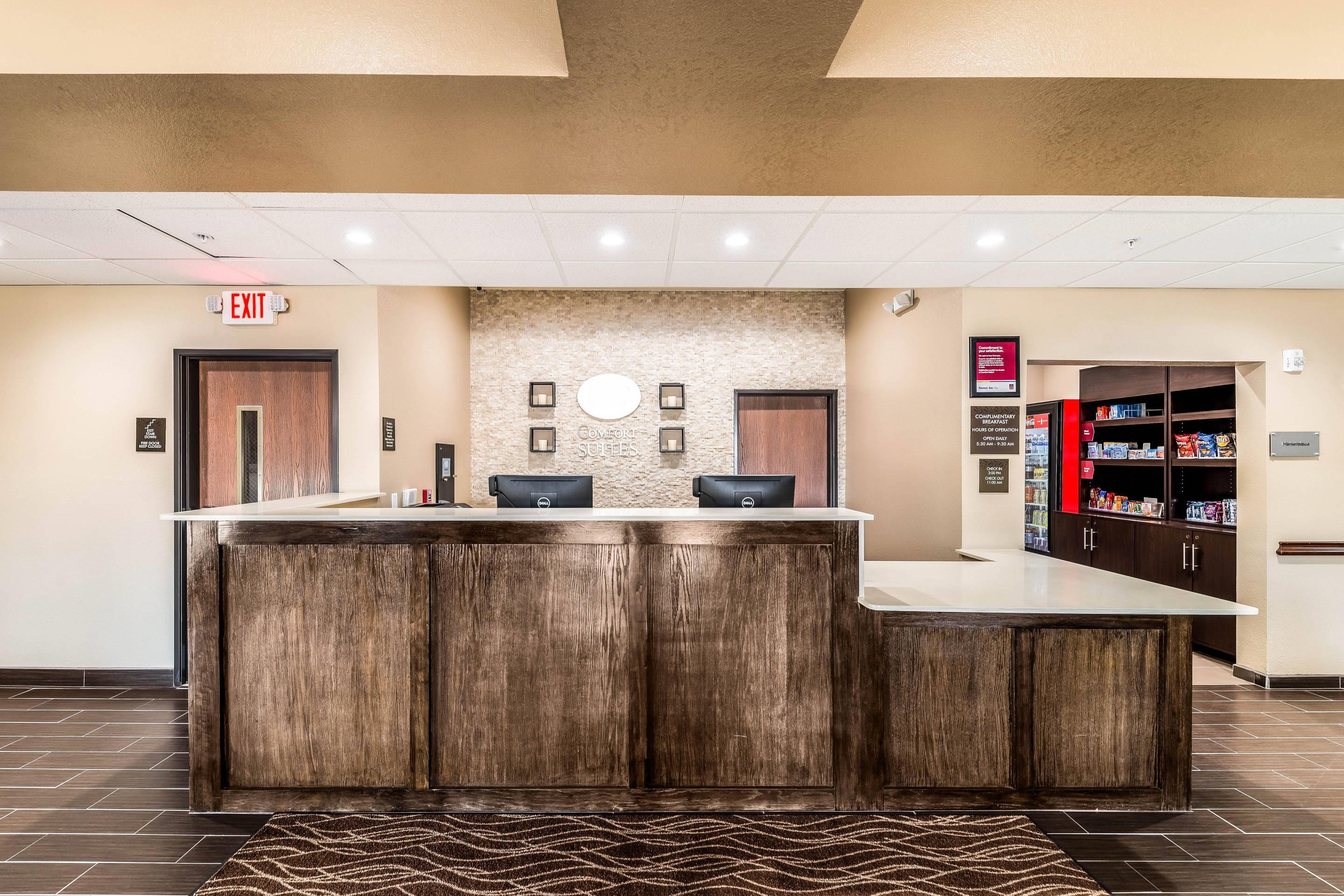 Front desk | Comfort Suites Grand Prairie - Arlington North