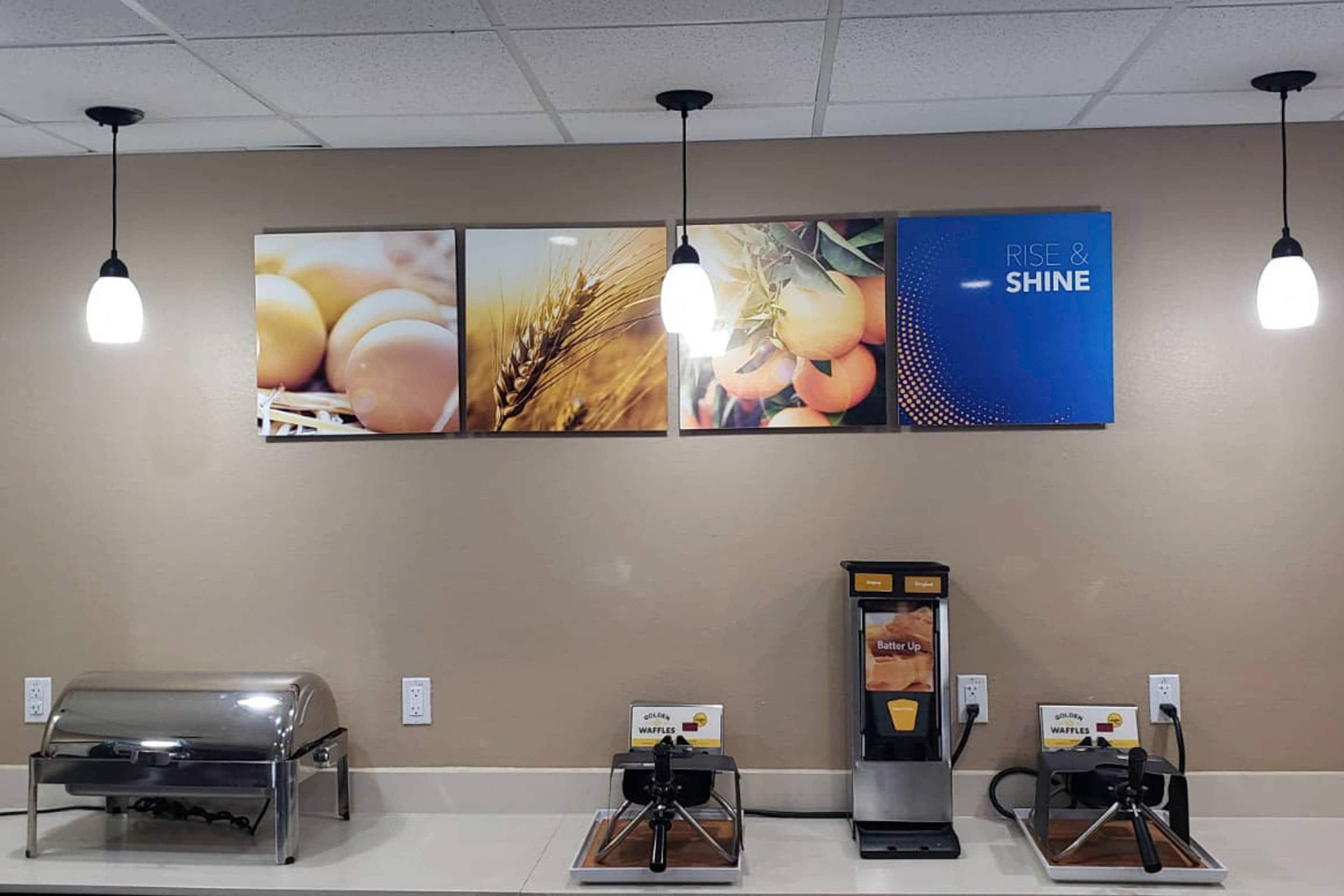 Breakfast area | Comfort Suites Grand Prairie - Arlington North
