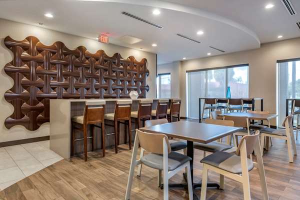 Amenities - Comfort Suites Dania Beach