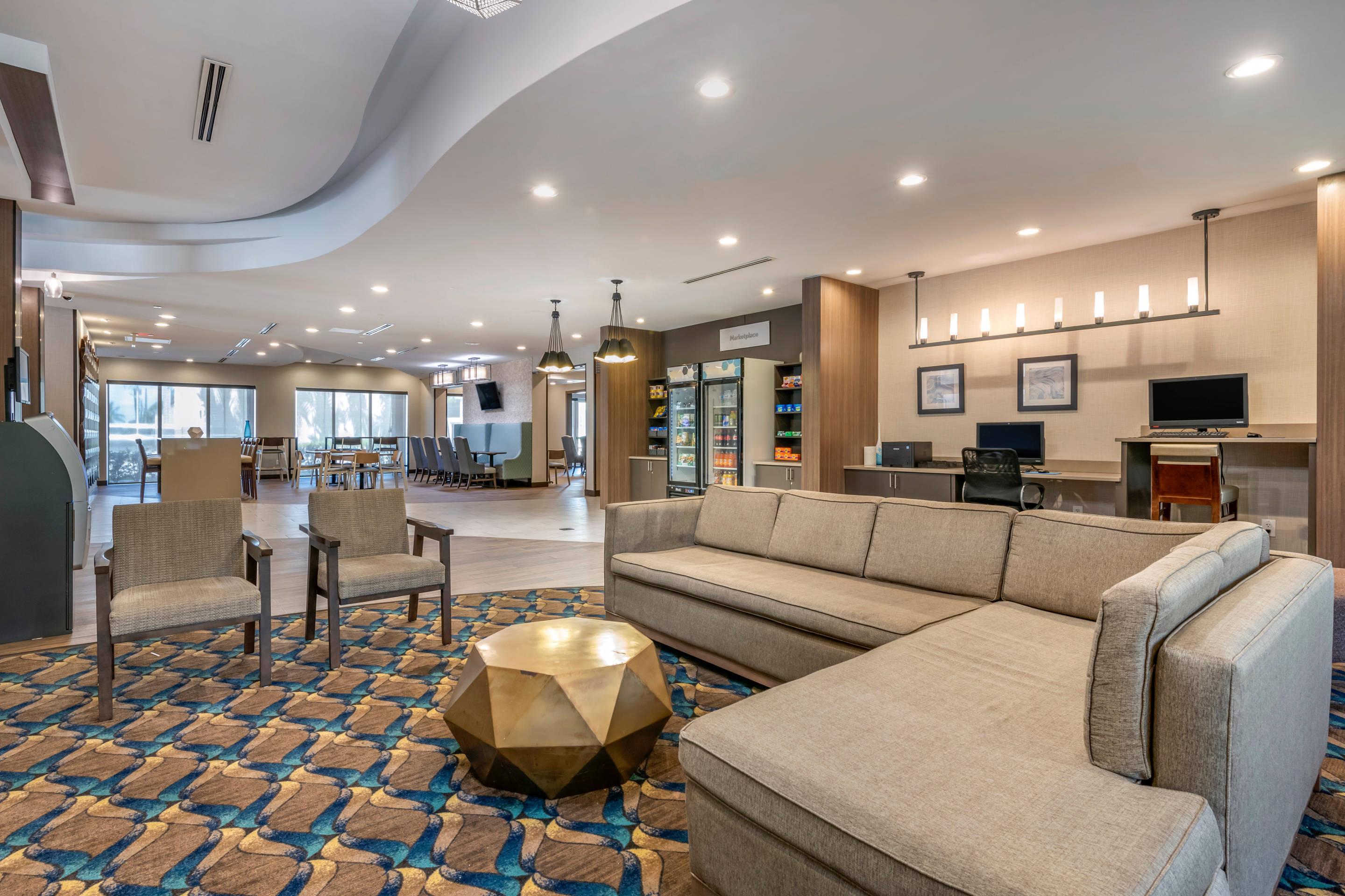 Lobby with sitting area | Comfort Suites Fort Lauderdale Airport & Cruise Port