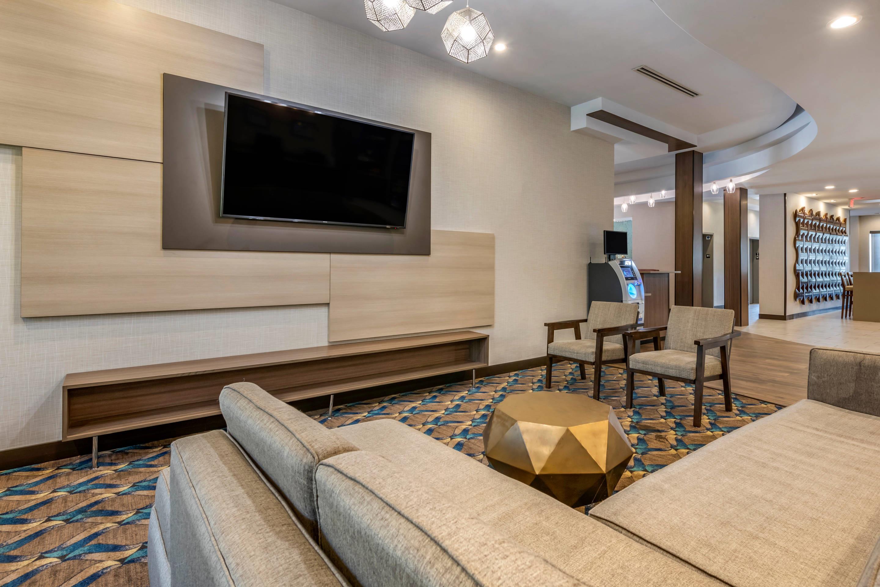 Spacious lobby | Comfort Suites Fort Lauderdale Airport & Cruise Port