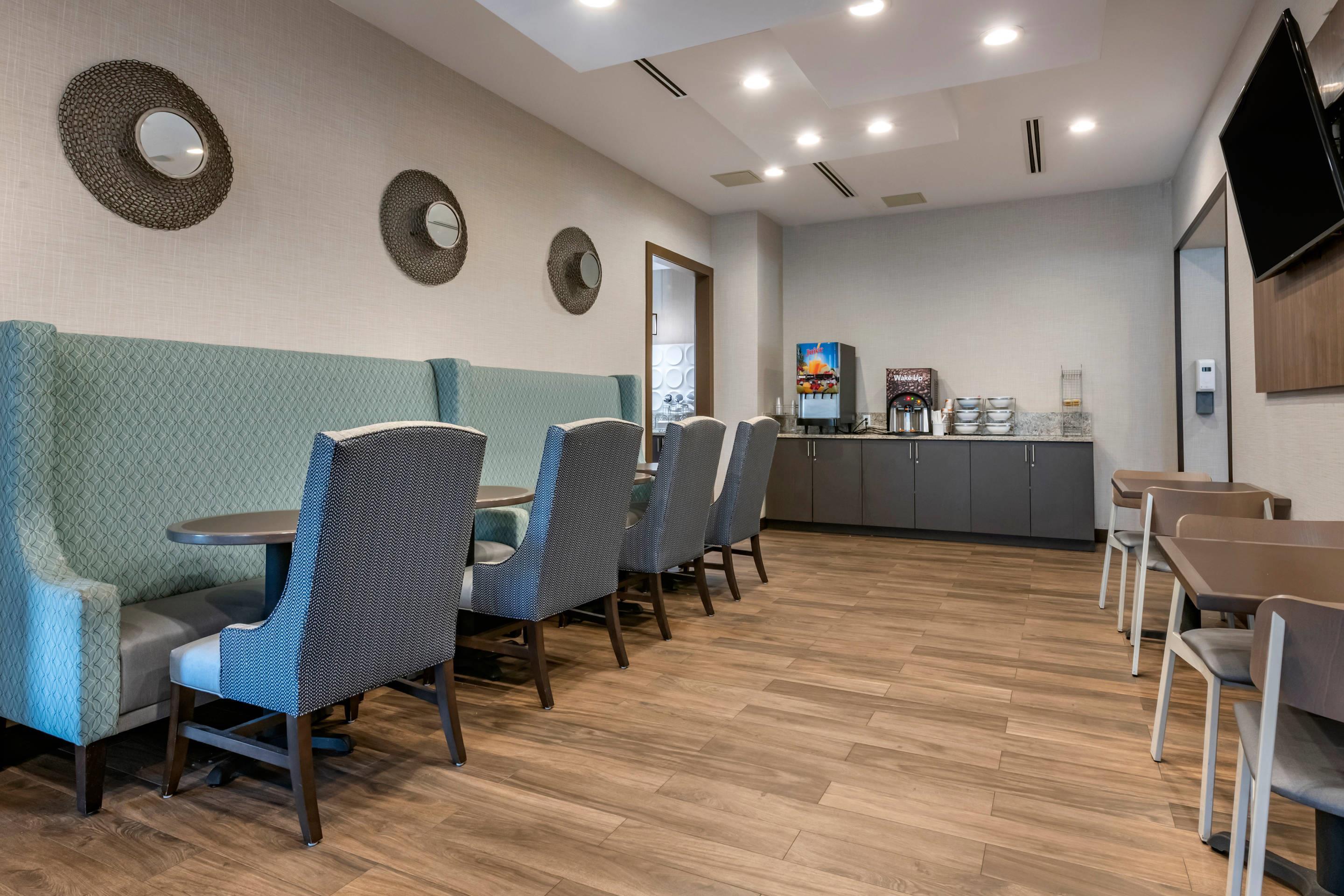Breakfast area | Comfort Suites Fort Lauderdale Airport & Cruise Port
