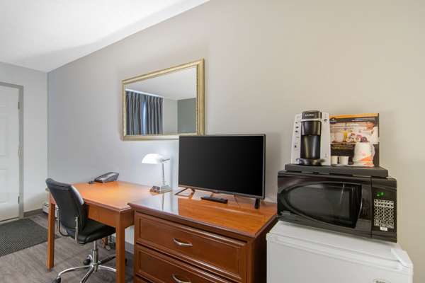  - Econo Lodge Regina