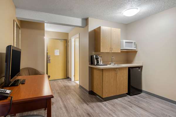 Suite - Econo Lodge Regina
