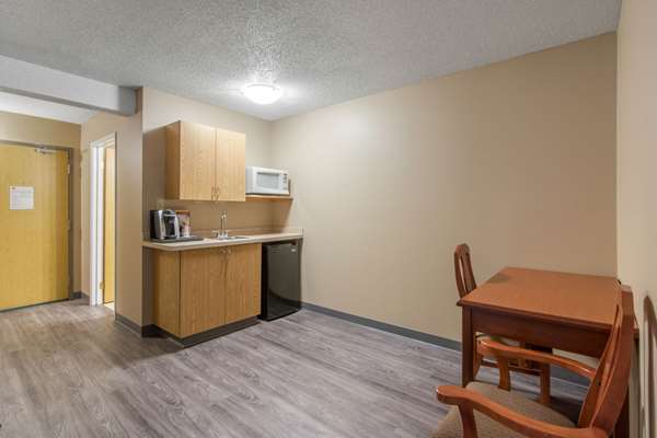 Suite - Econo Lodge Regina