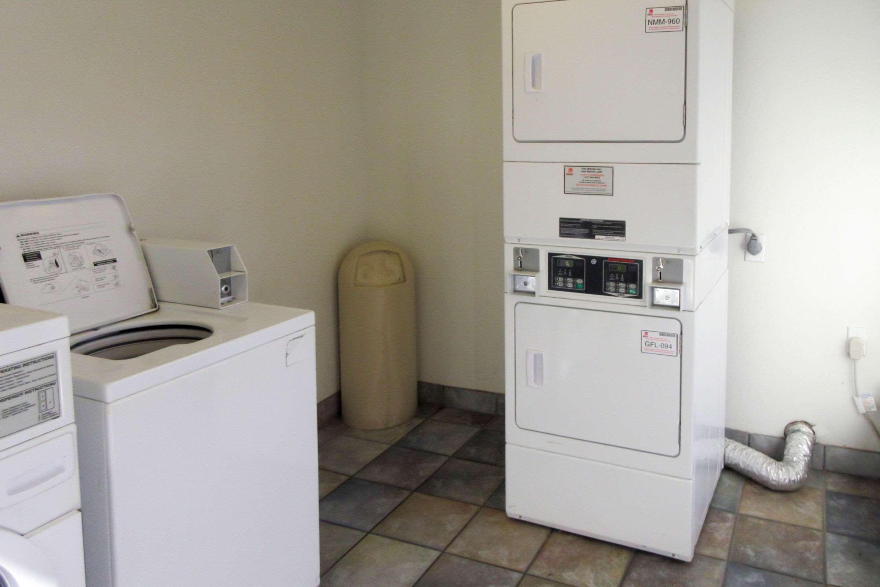 Guest laundry facilities | Econo Lodge Paducah West I-24
