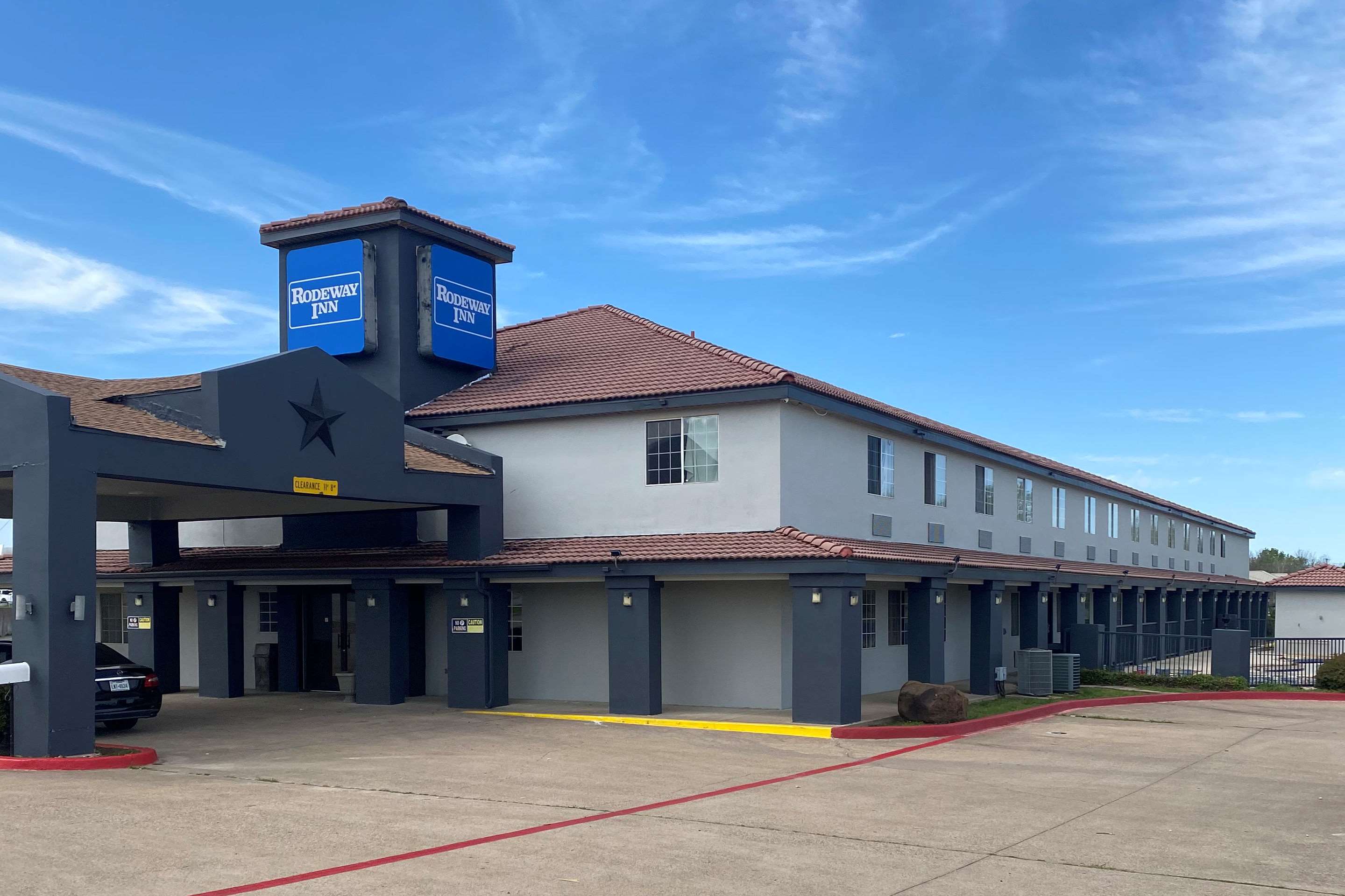 Hotel exterior | Rodeway Inn