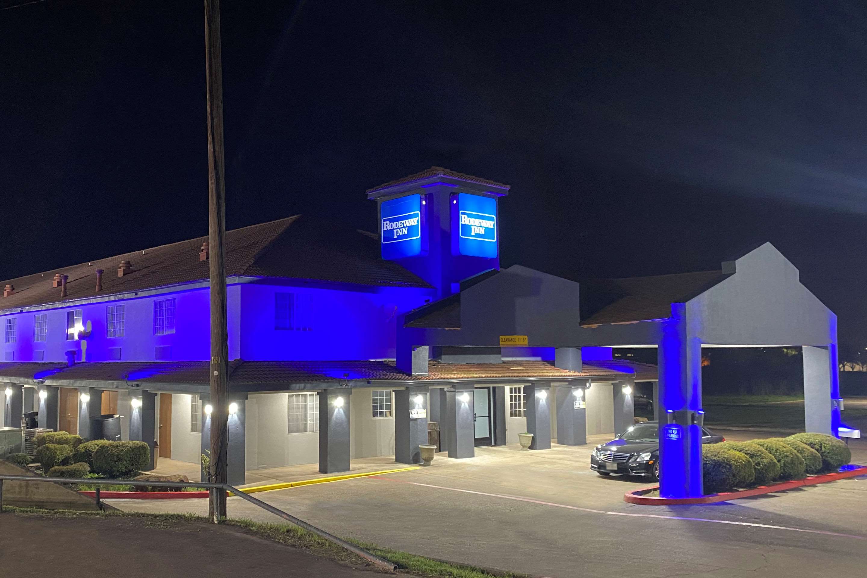 Hotel exterior | Rodeway Inn
