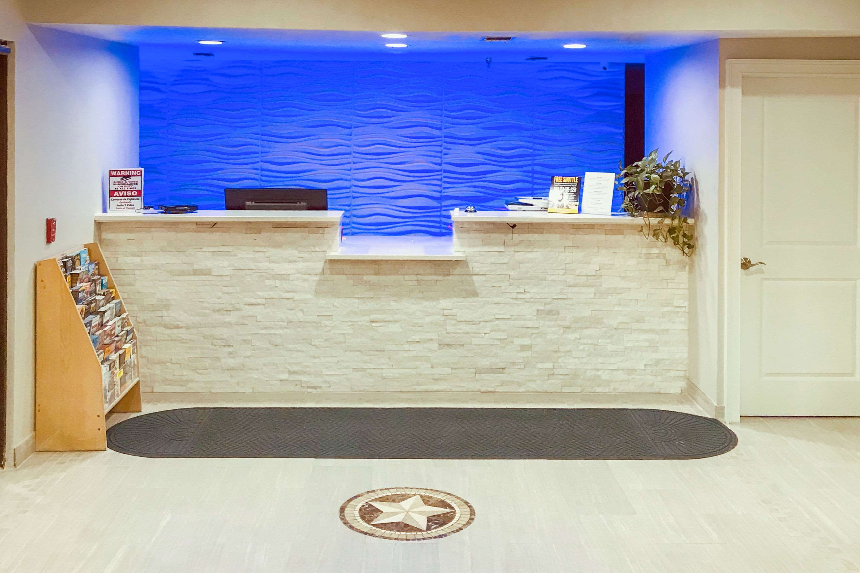 Front desk | Rodeway Inn