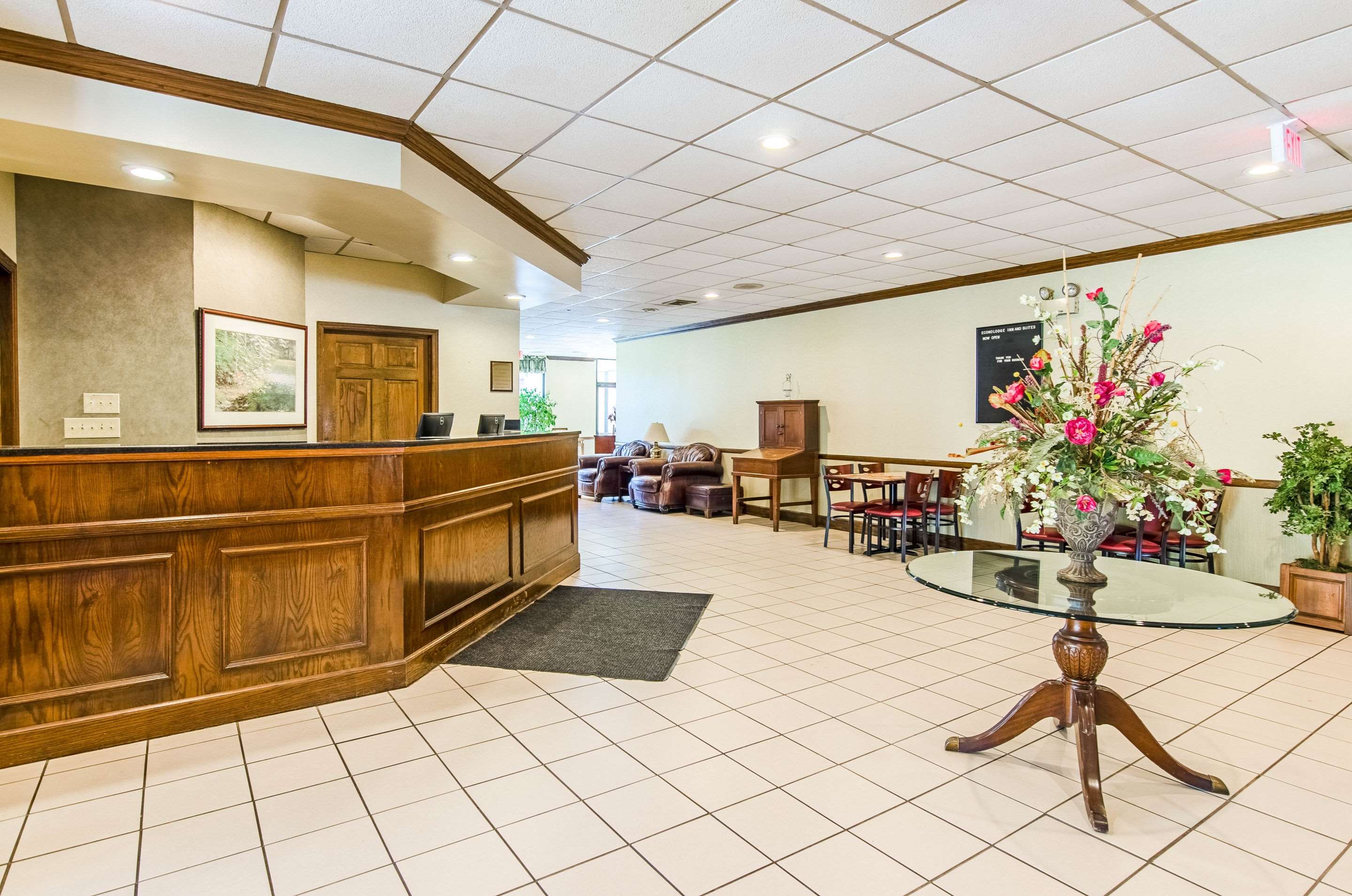 Hotel lobby | Econo Lodge Inn & Suites