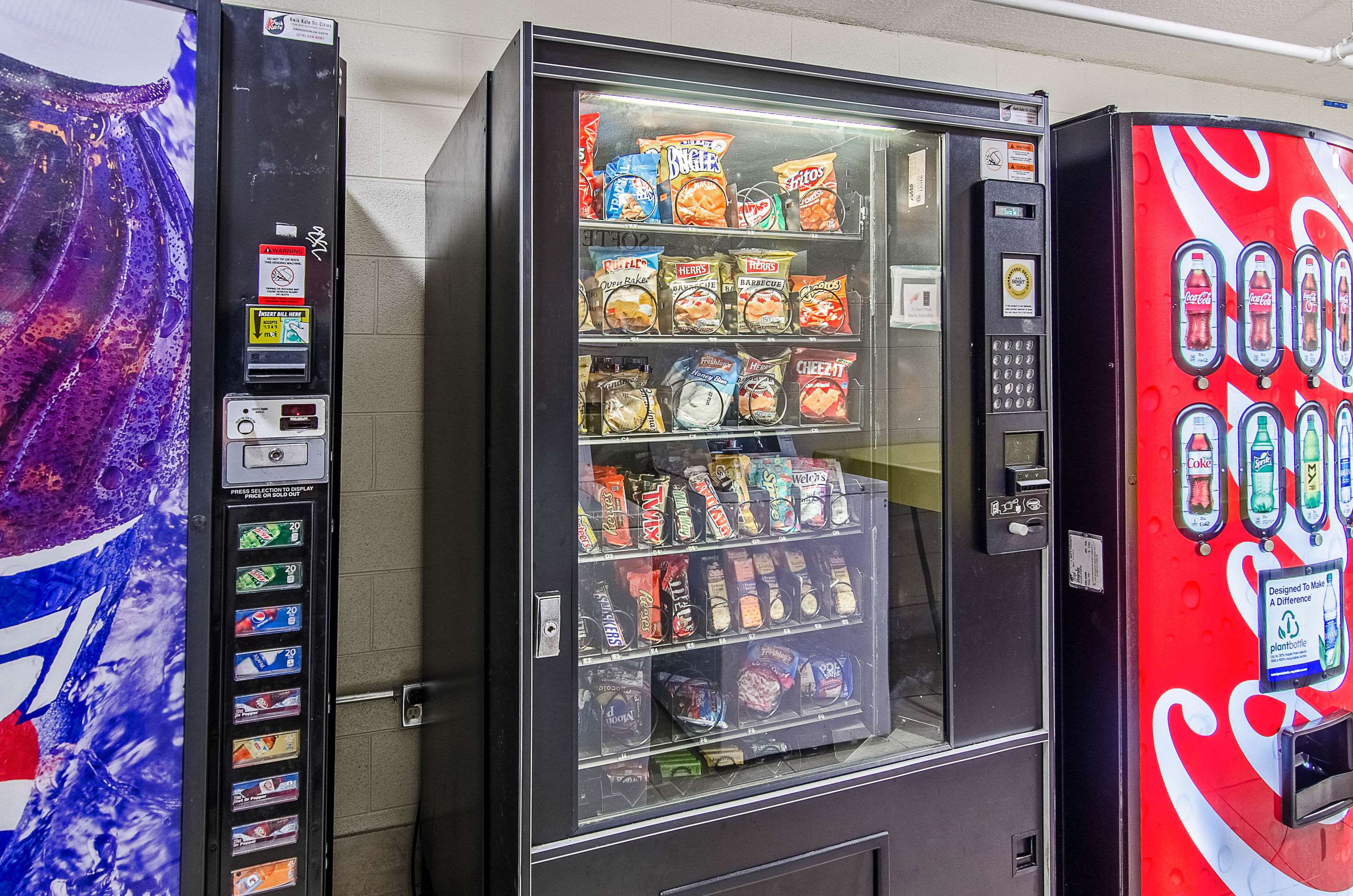 Hotel vending area | Econo Lodge Inn & Suites