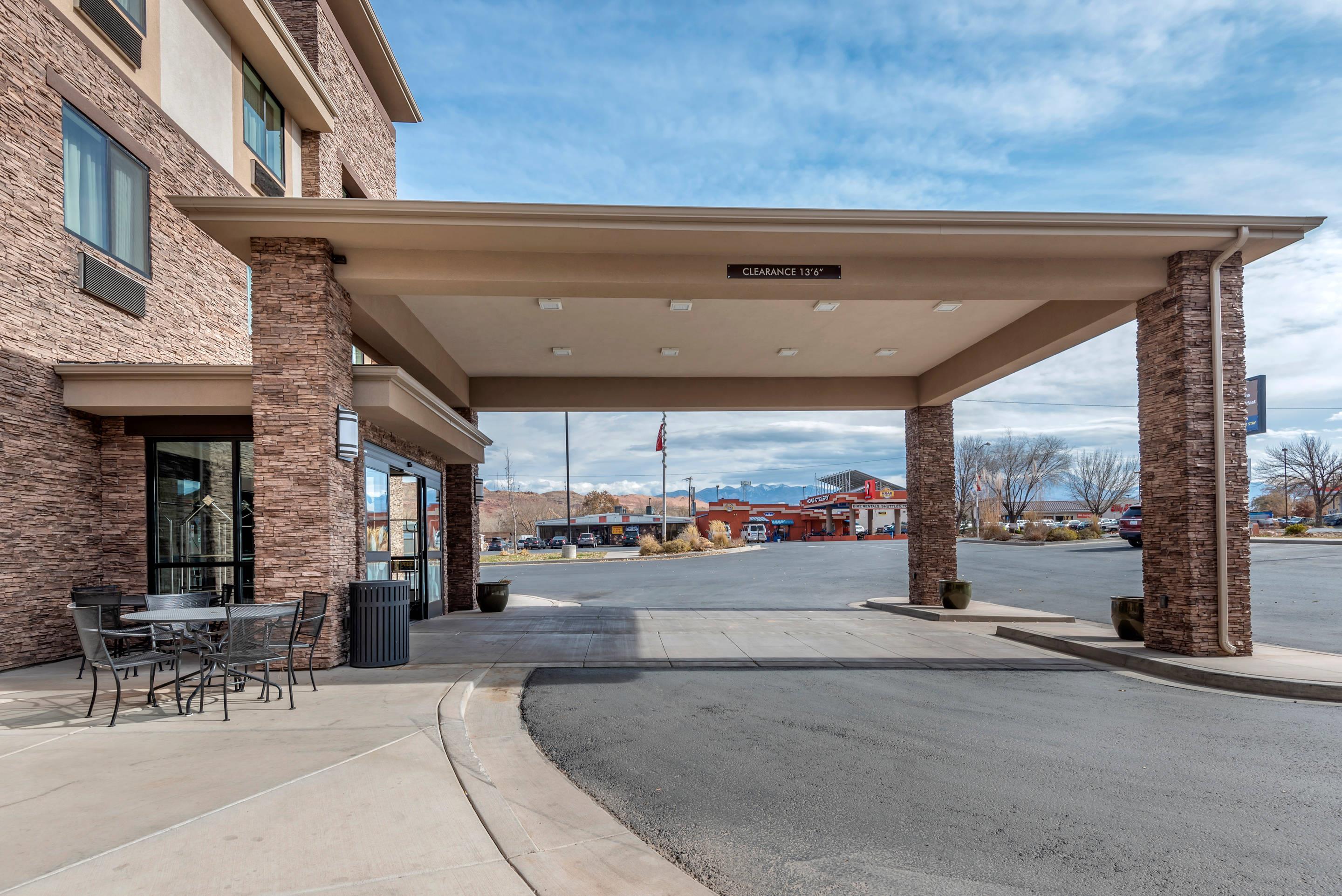 Hotel Entrance | MainStay Suites Moab near Arches National Park