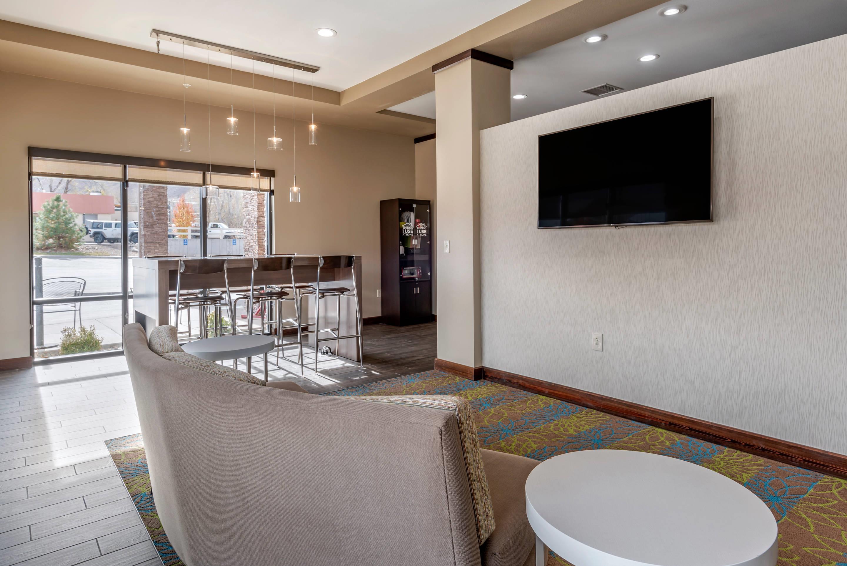 Hotel lobby | MainStay Suites Moab near Arches National Park