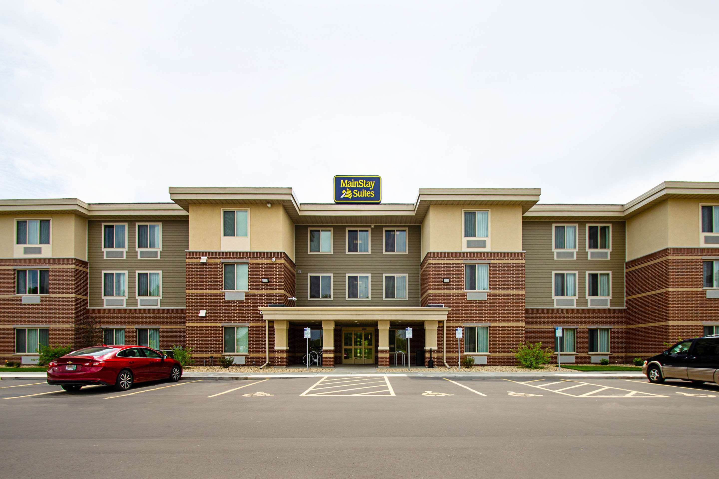 Hotel exterior | MainStay Suites Madison - Monona