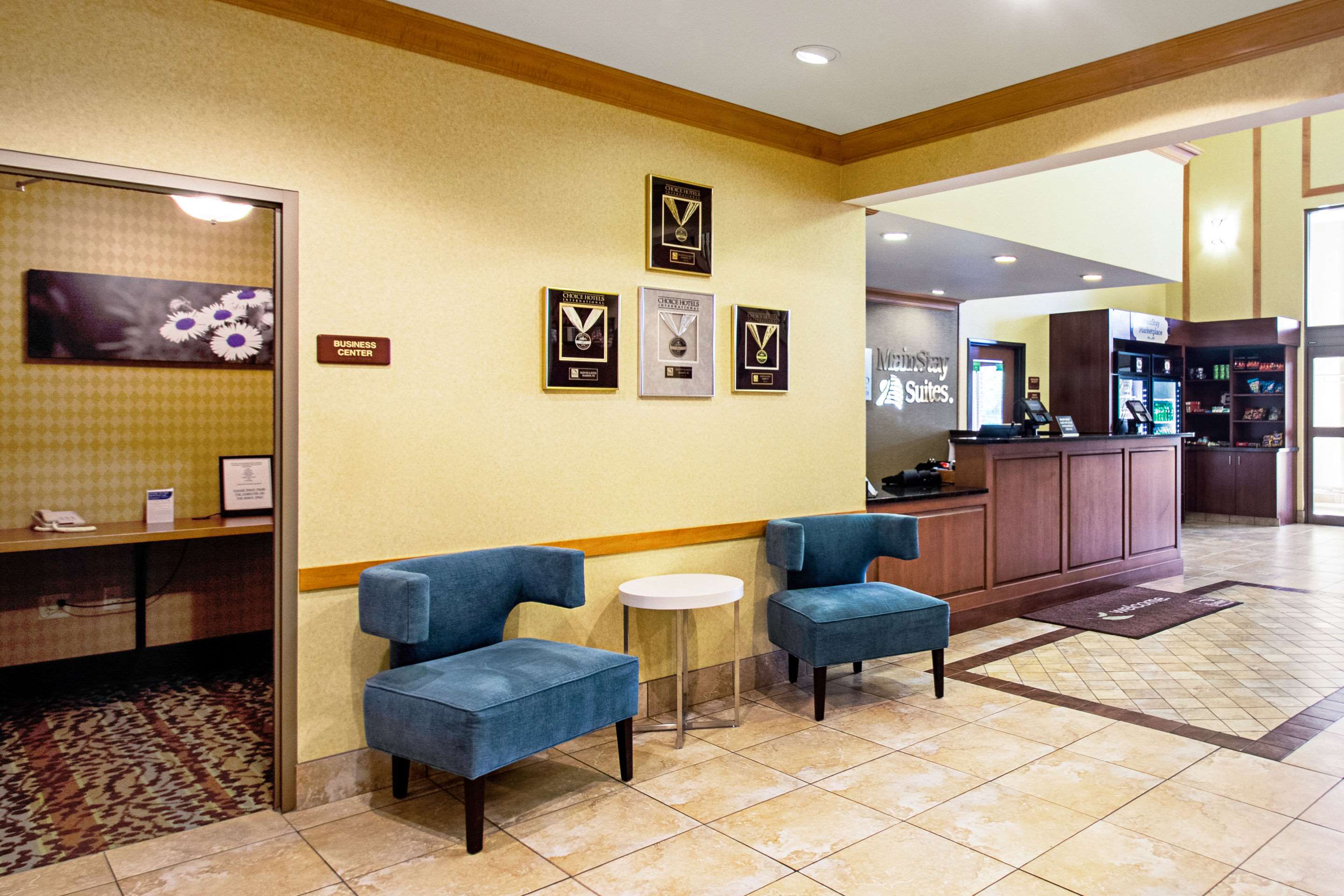 Lobby with sitting area | MainStay Suites Madison - Monona