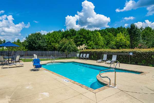Pool - Quality Inn Valley - I-85, Exit 77