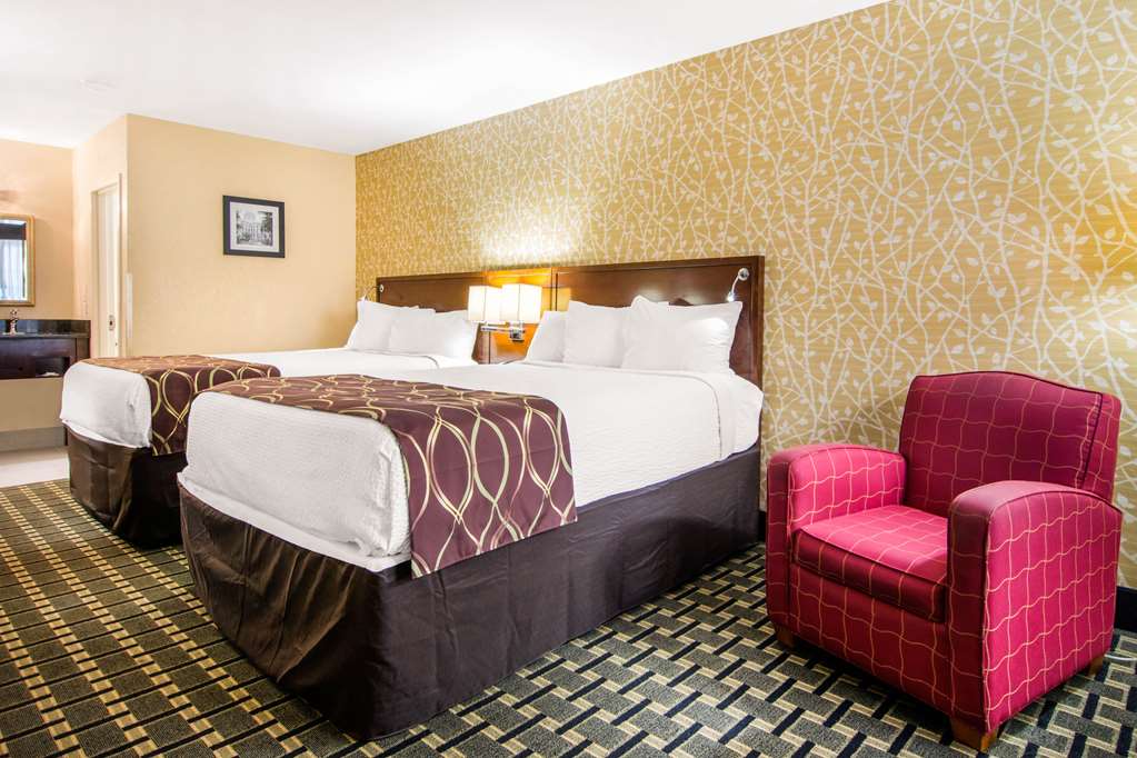 QUALITY INN TOCCOA-guestroom-Guest Room,On-Site.jpg