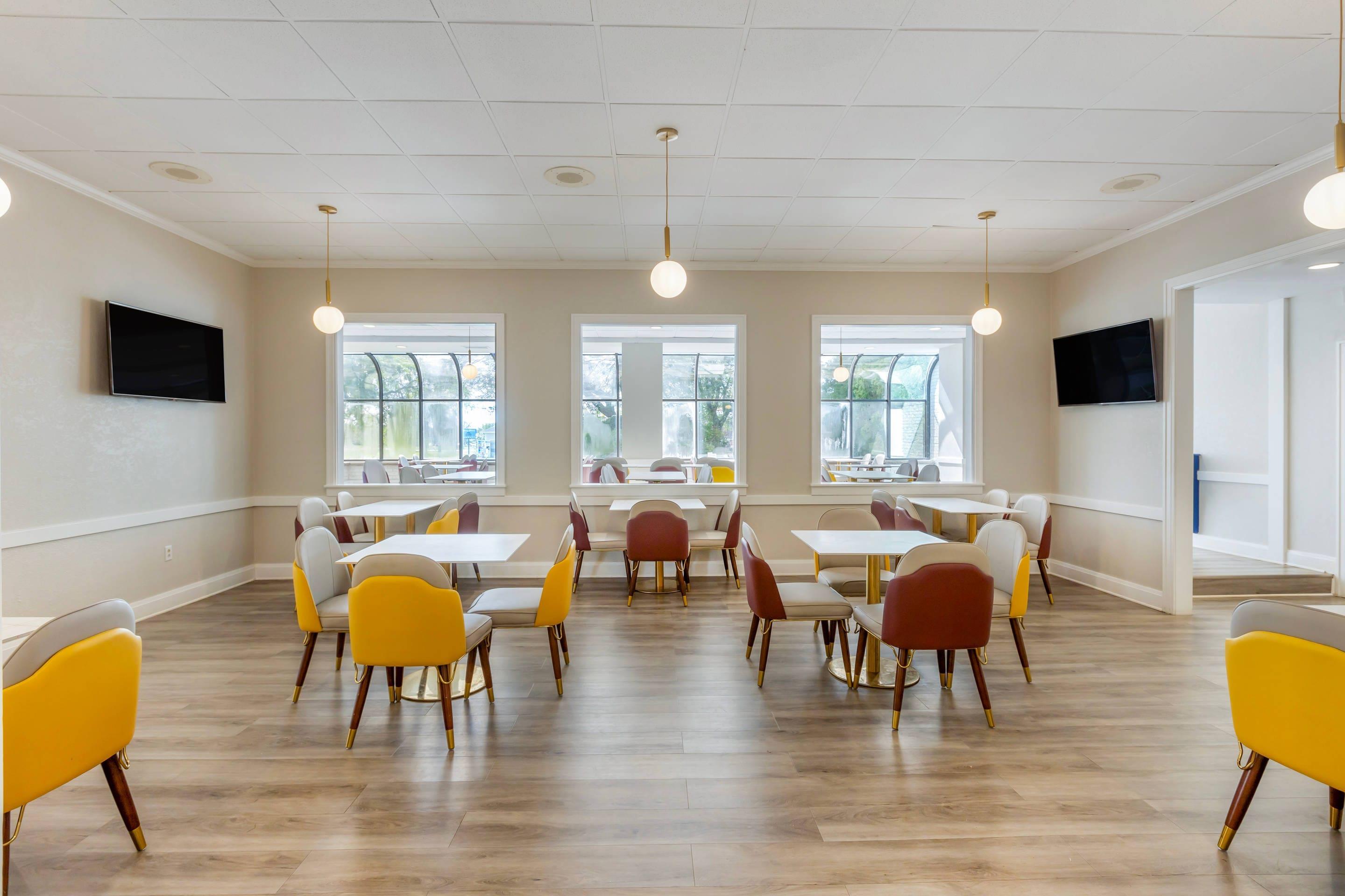 Breakfast area | The Lux Hotel & Conference Center, Ascend Hotel Collection