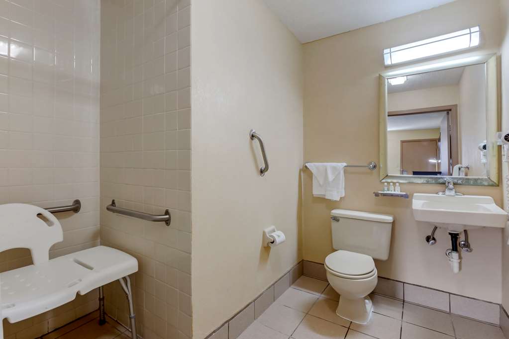 QUALITY INN COLUMBUS-EAST-guestroom-Guest Room,Bathroom,On-Site.jpg