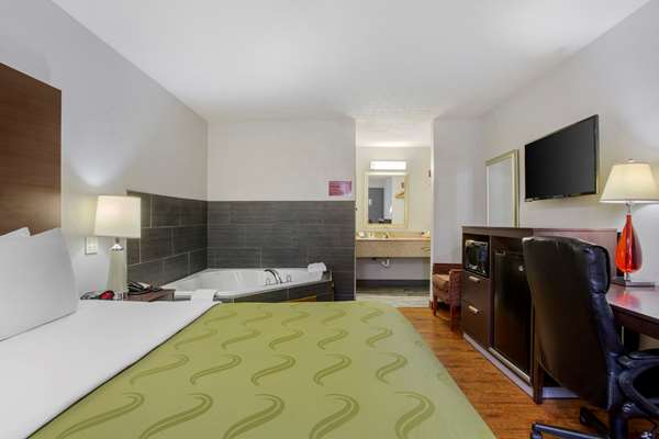 Suite - Quality Inn Reynoldsburg - I-70, Exit 110