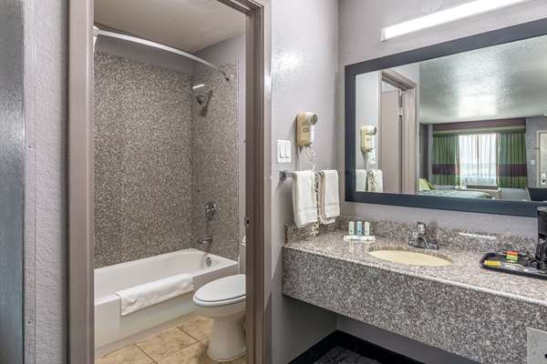  - Quality Inn AT&T Center San Antonio - I-10, Exit 579