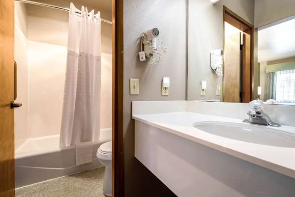  - Quality Inn & Suites Bainbridge Island