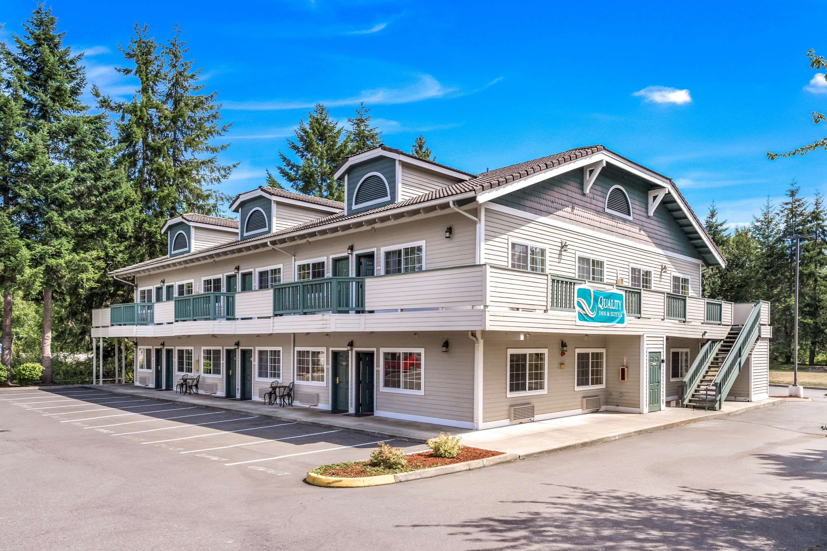 Hotel exterior | Quality Inn & Suites Bainbridge Island