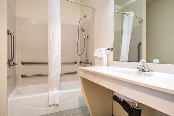  - Quality Inn & Suites Bainbridge Island
