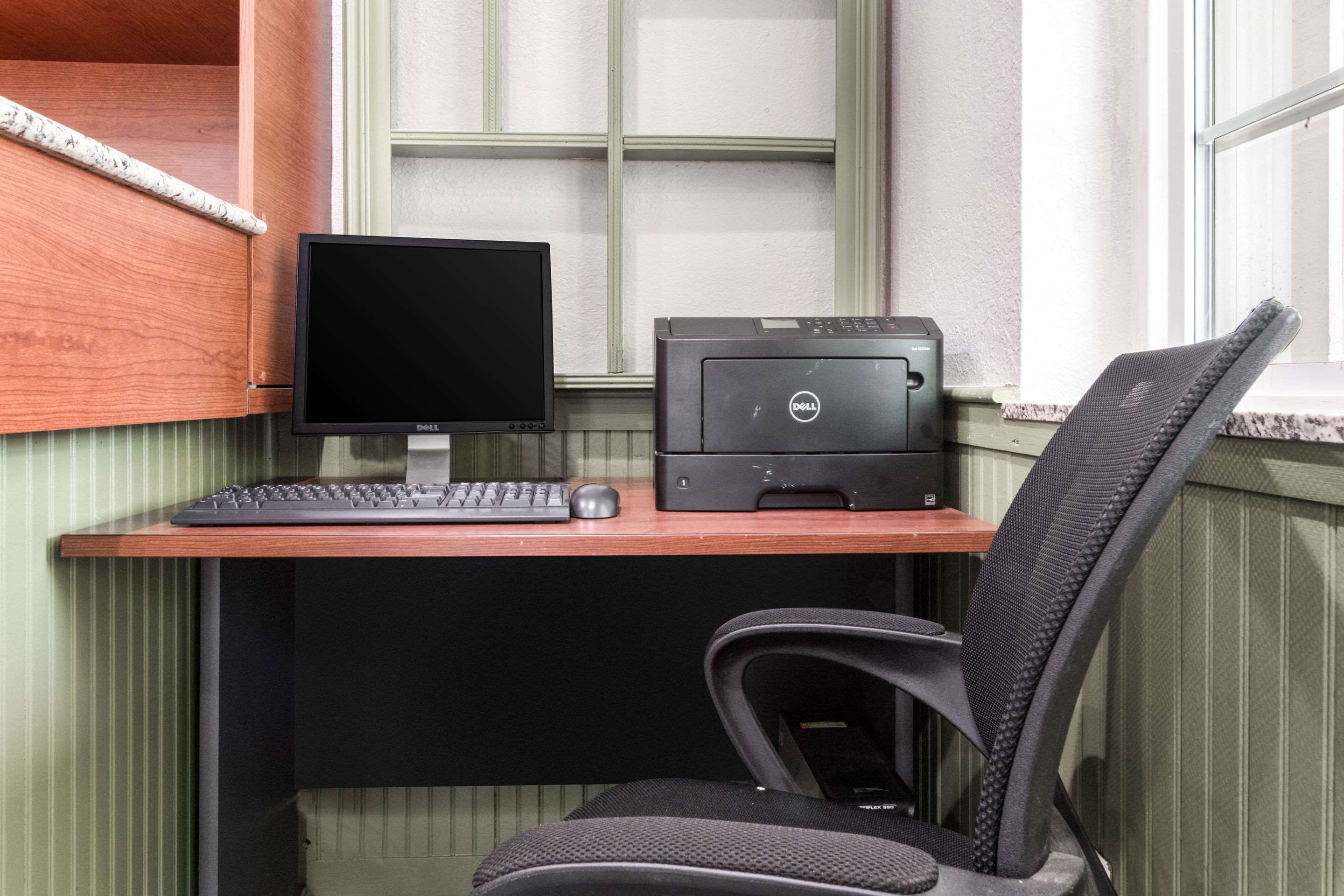 Business center | Quality Inn & Suites Bainbridge Island