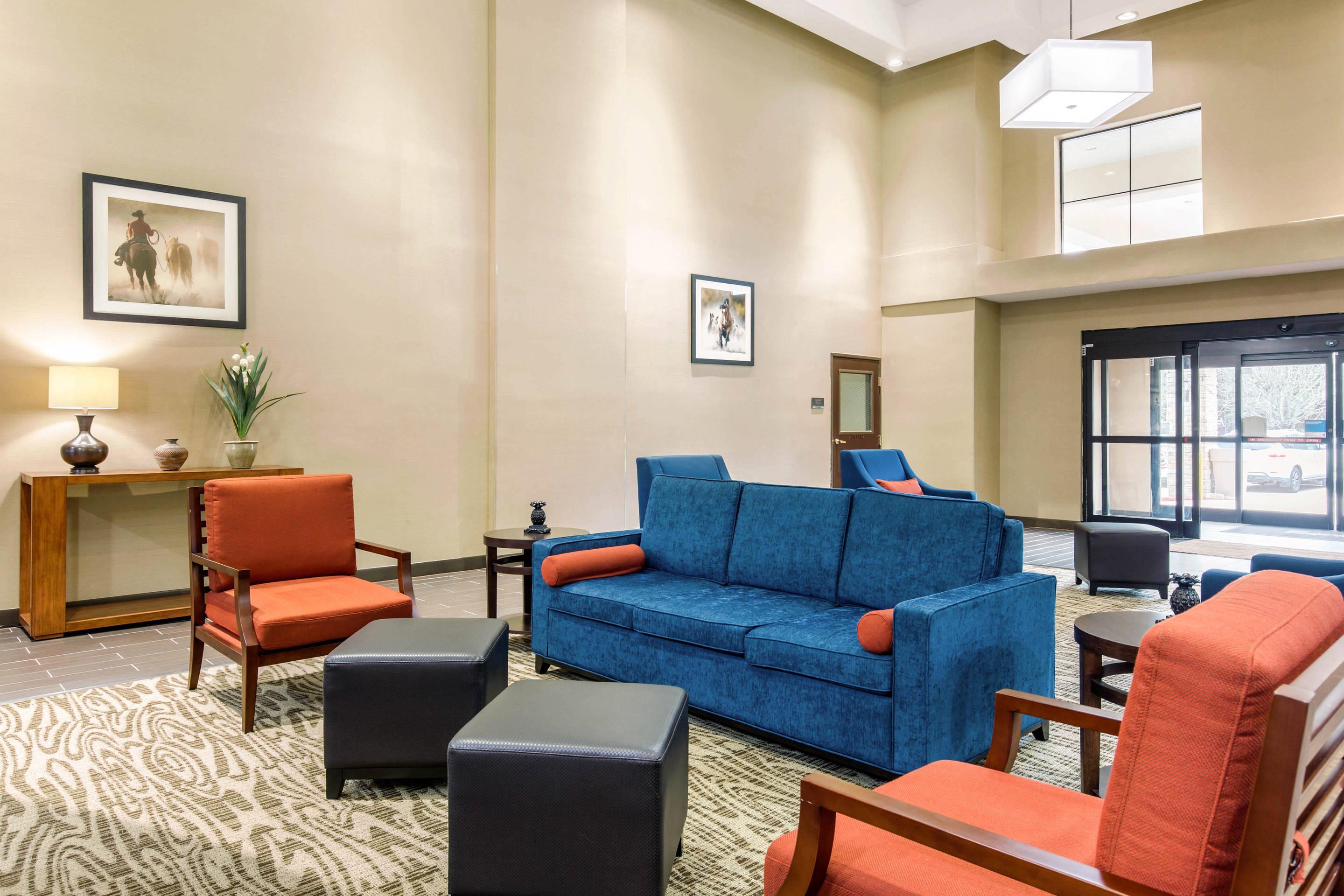 Spacious lobby with sitting area | Comfort Inn & Suites IAH Bush Airport – East