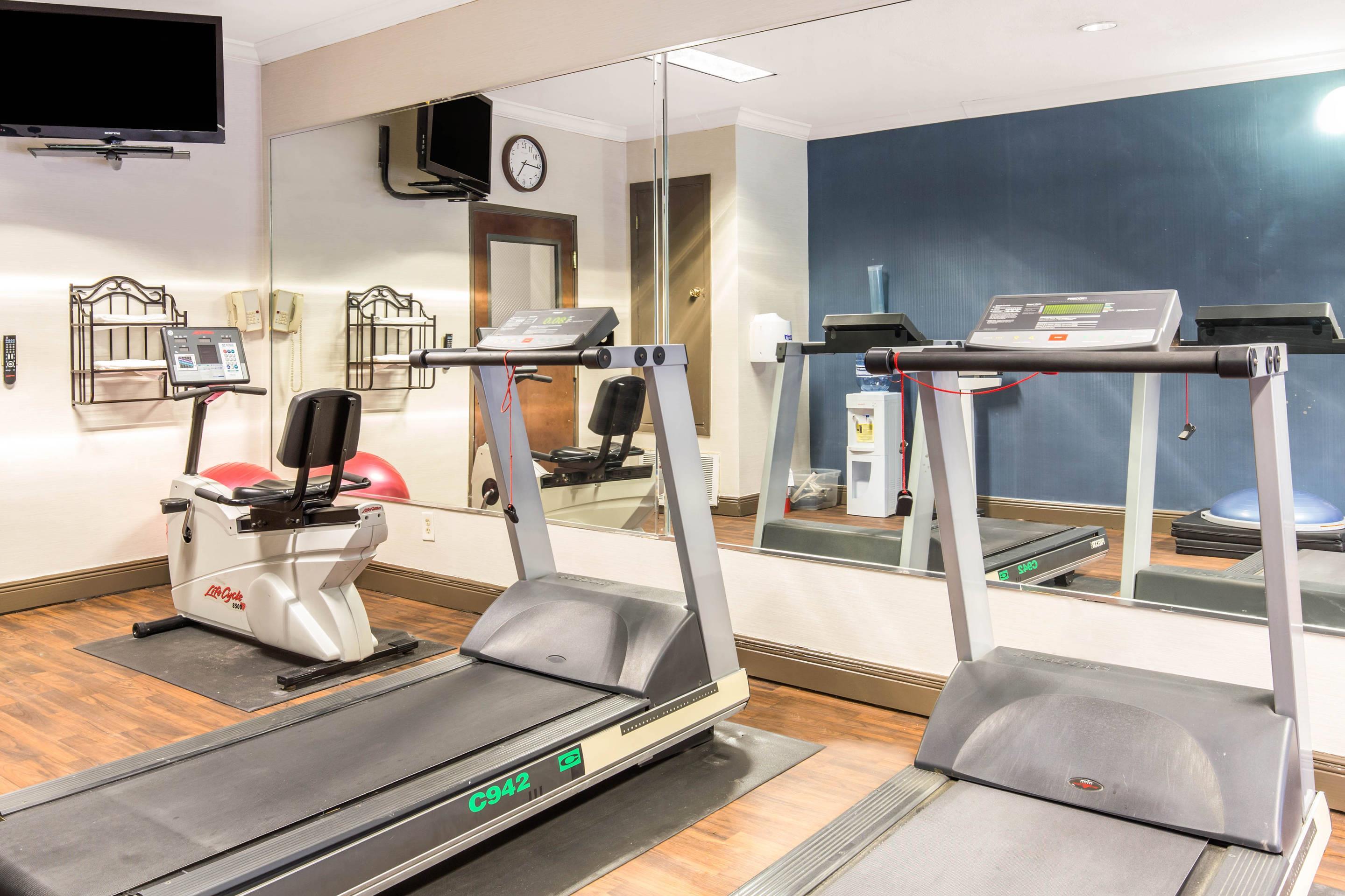 Fitness center | Comfort Inn & Suites IAH Bush Airport – East