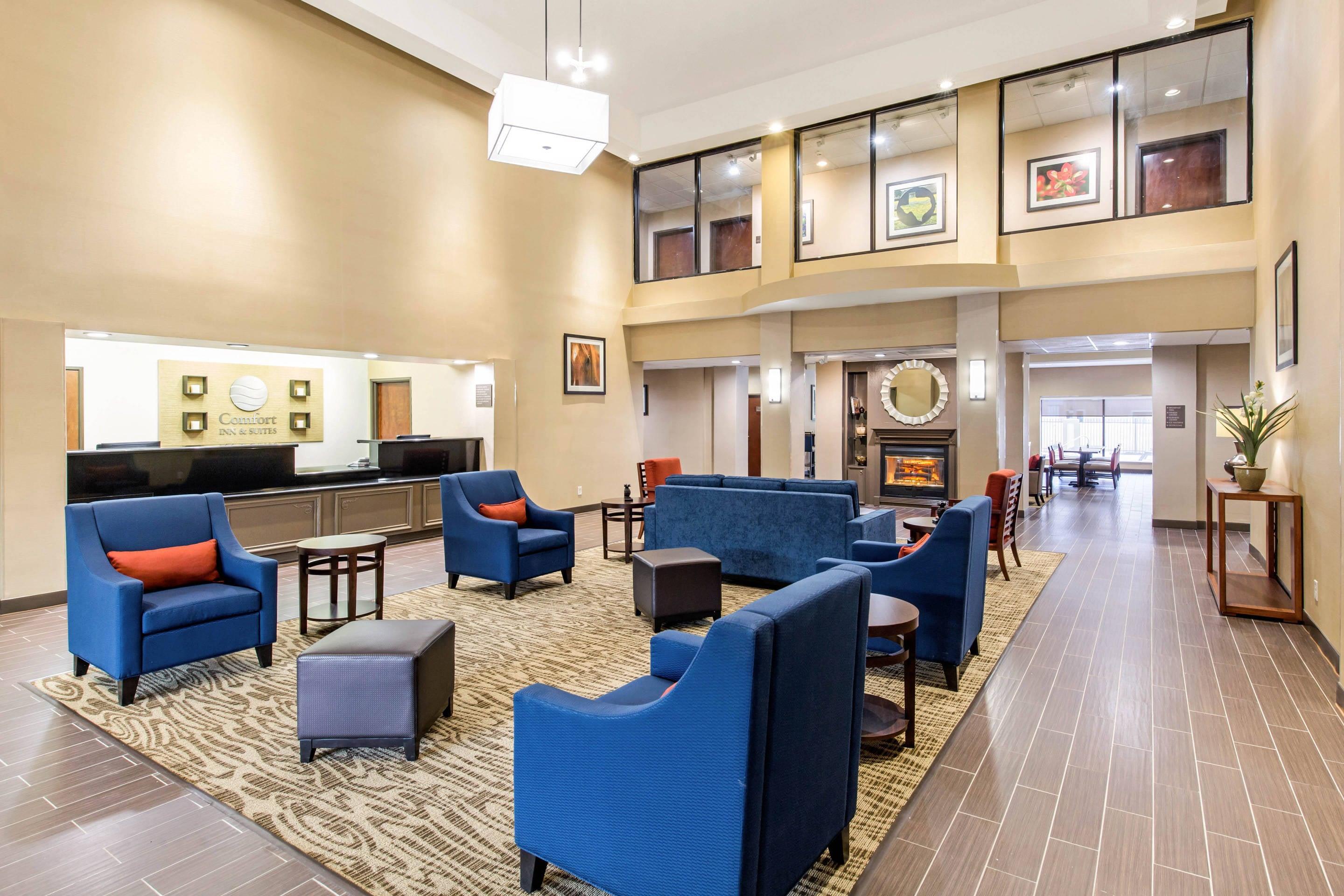 Spacious lobby with sitting area | Comfort Inn & Suites IAH Bush Airport – East