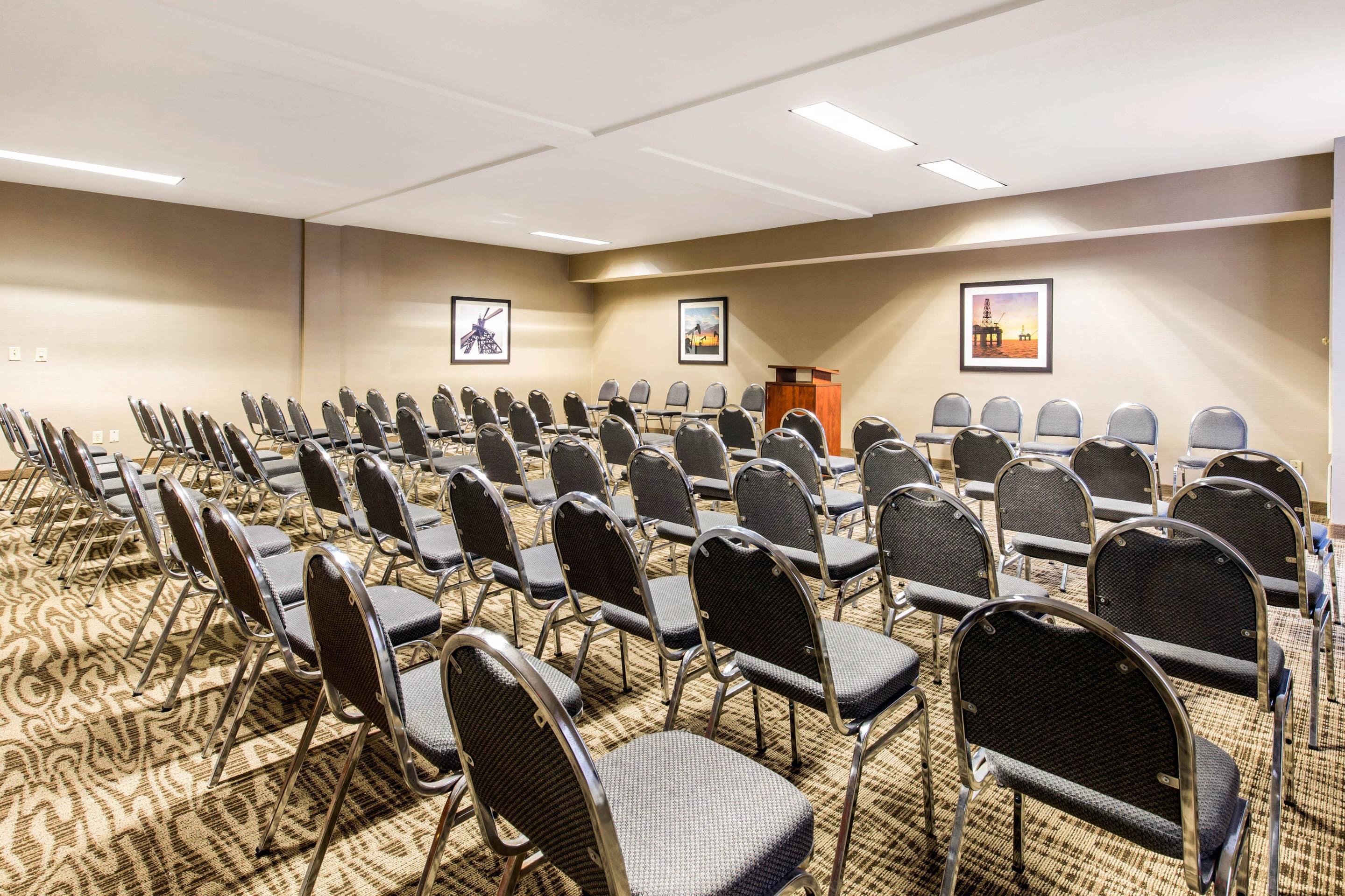 Meeting room | Comfort Inn & Suites IAH Bush Airport – East