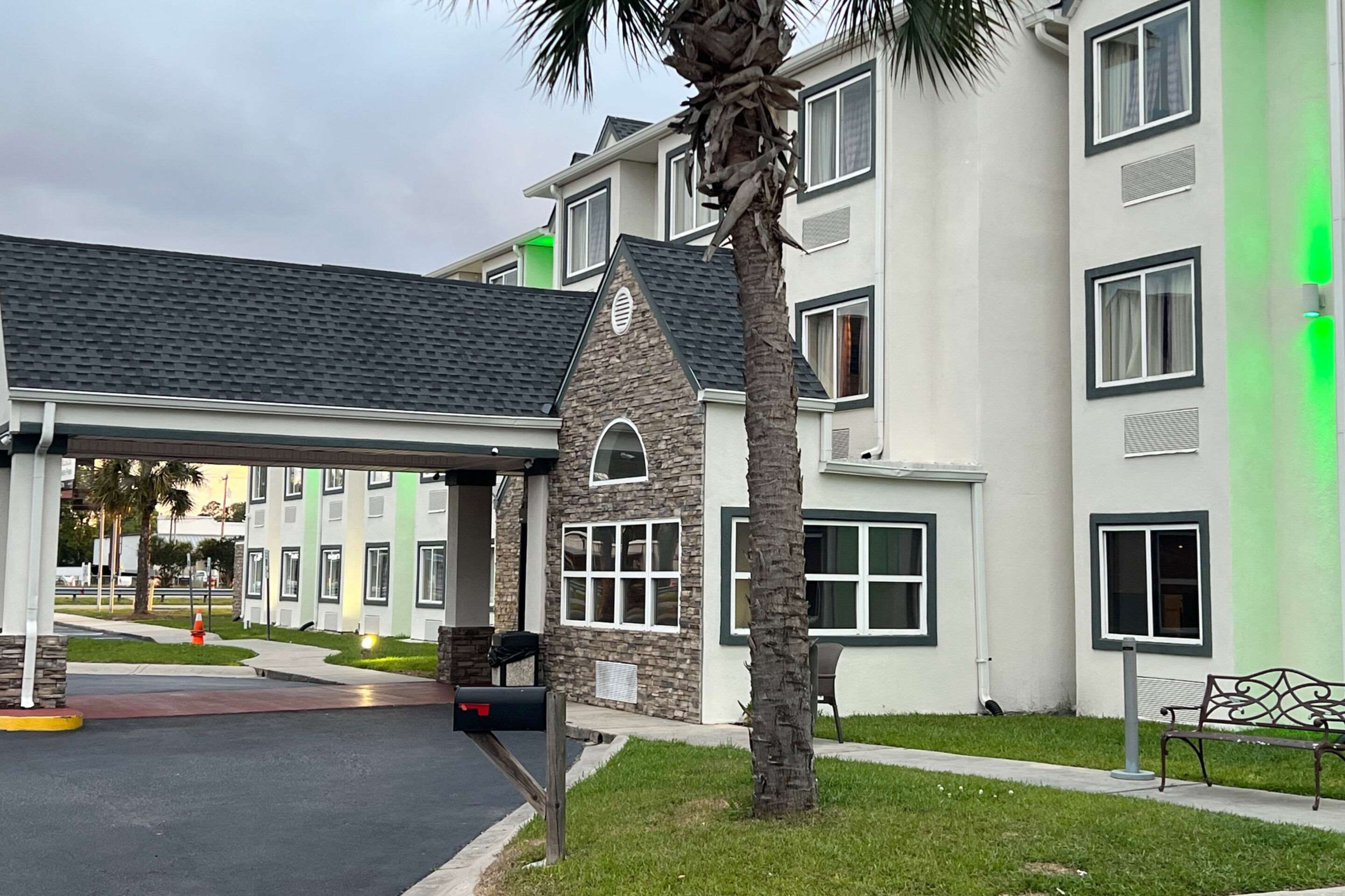 Hotel exterior | Quality Inn & Suites - Myrtle Beach