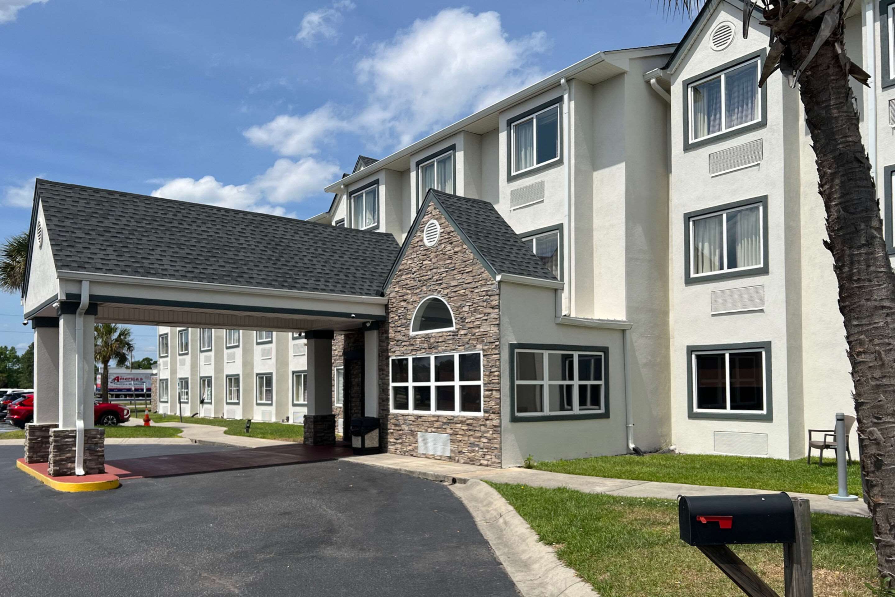 Hotel exterior | Quality Inn & Suites - Myrtle Beach