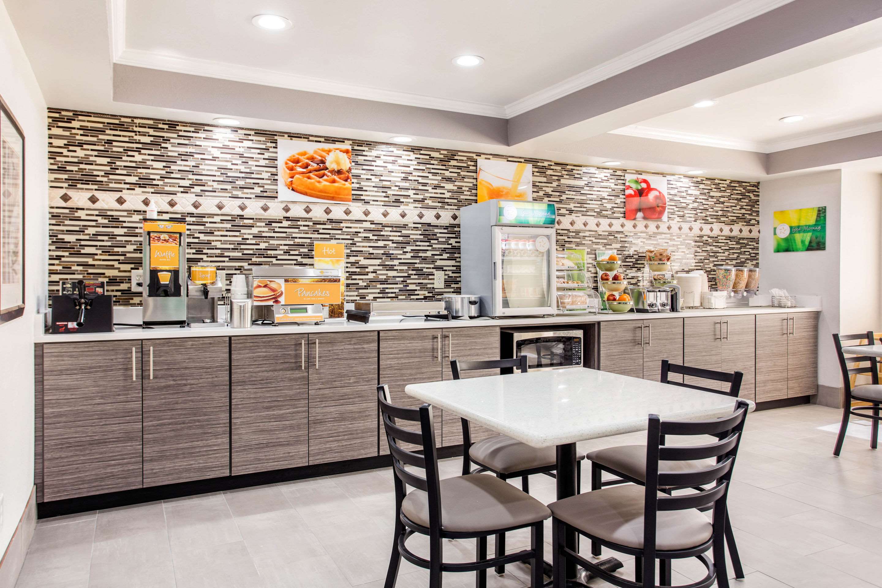 Spacious breakfast area | Quality Inn & Suites - Myrtle Beach