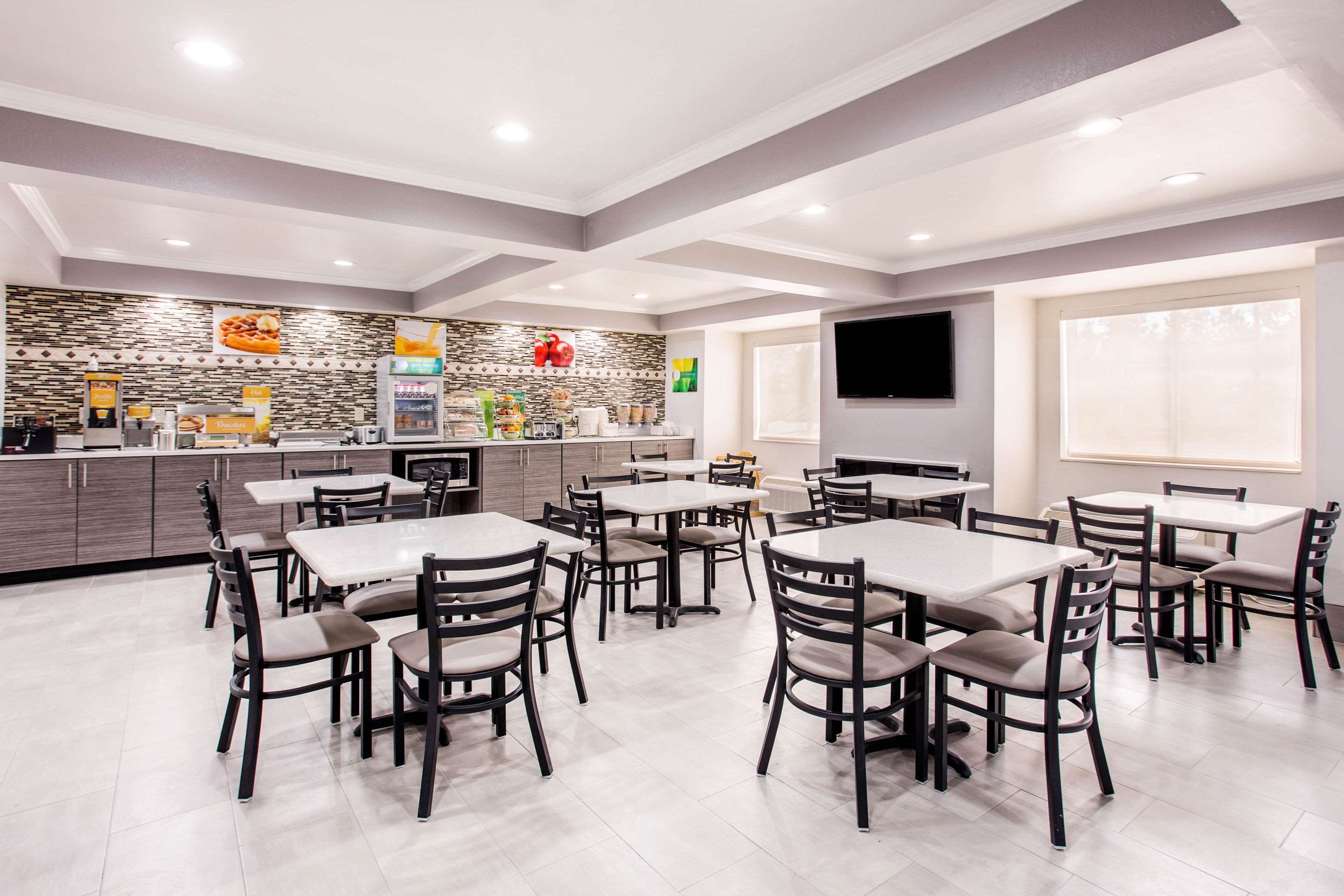 Spacious breakfast area | Quality Inn & Suites - Myrtle Beach