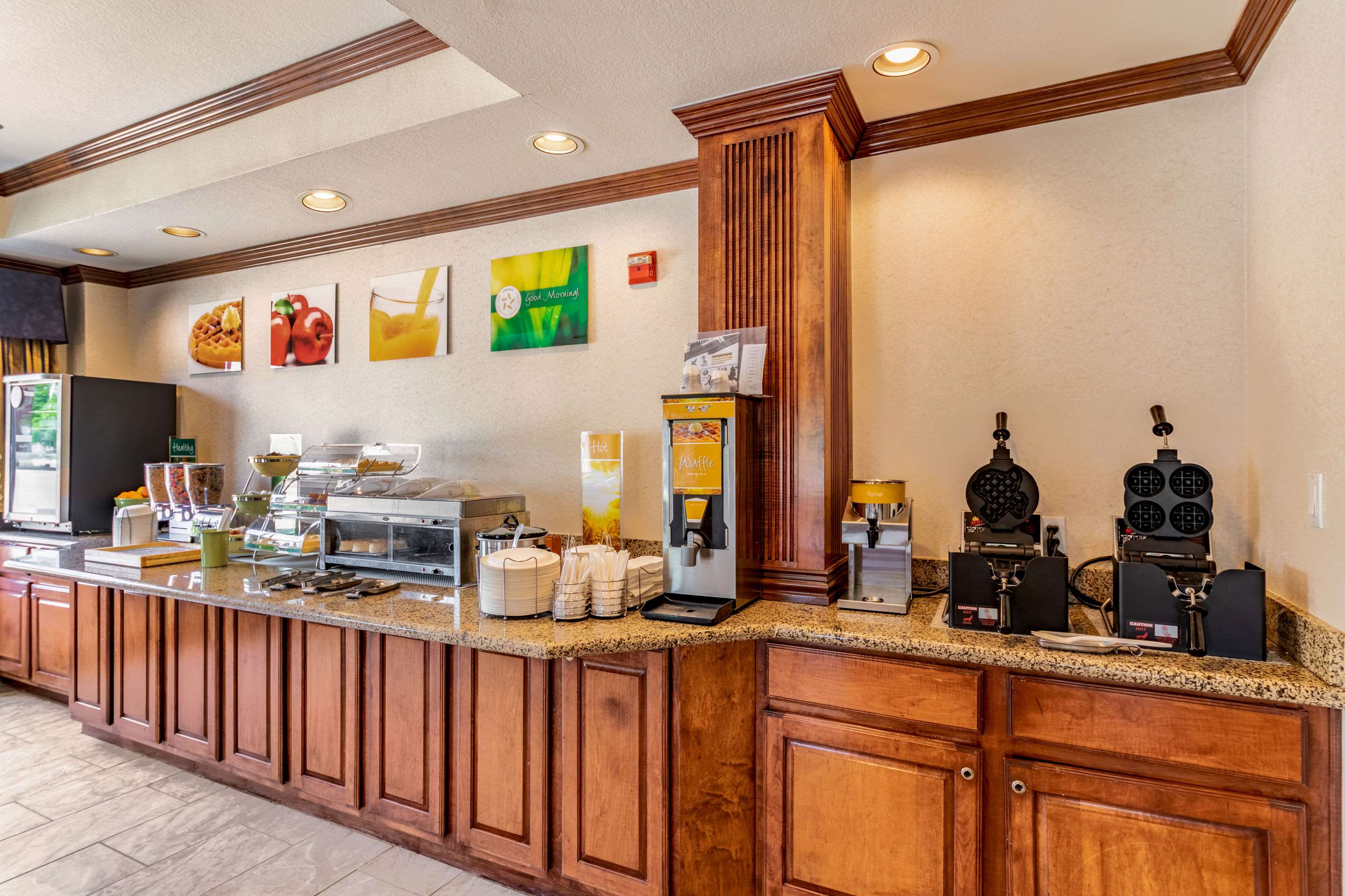 Breakfast area | Quality Inn & Suites