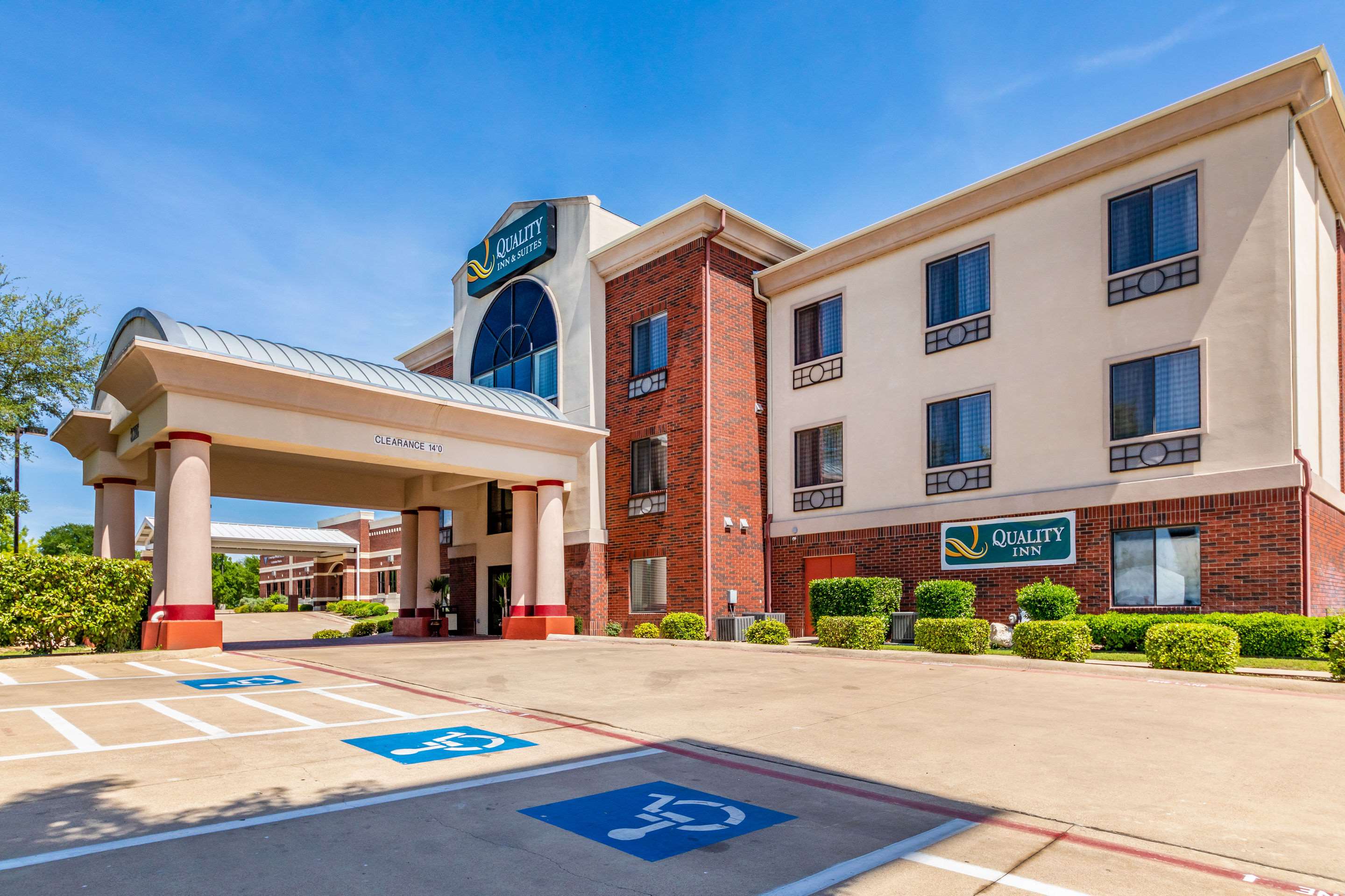 Hotel exterior | Quality Inn & Suites