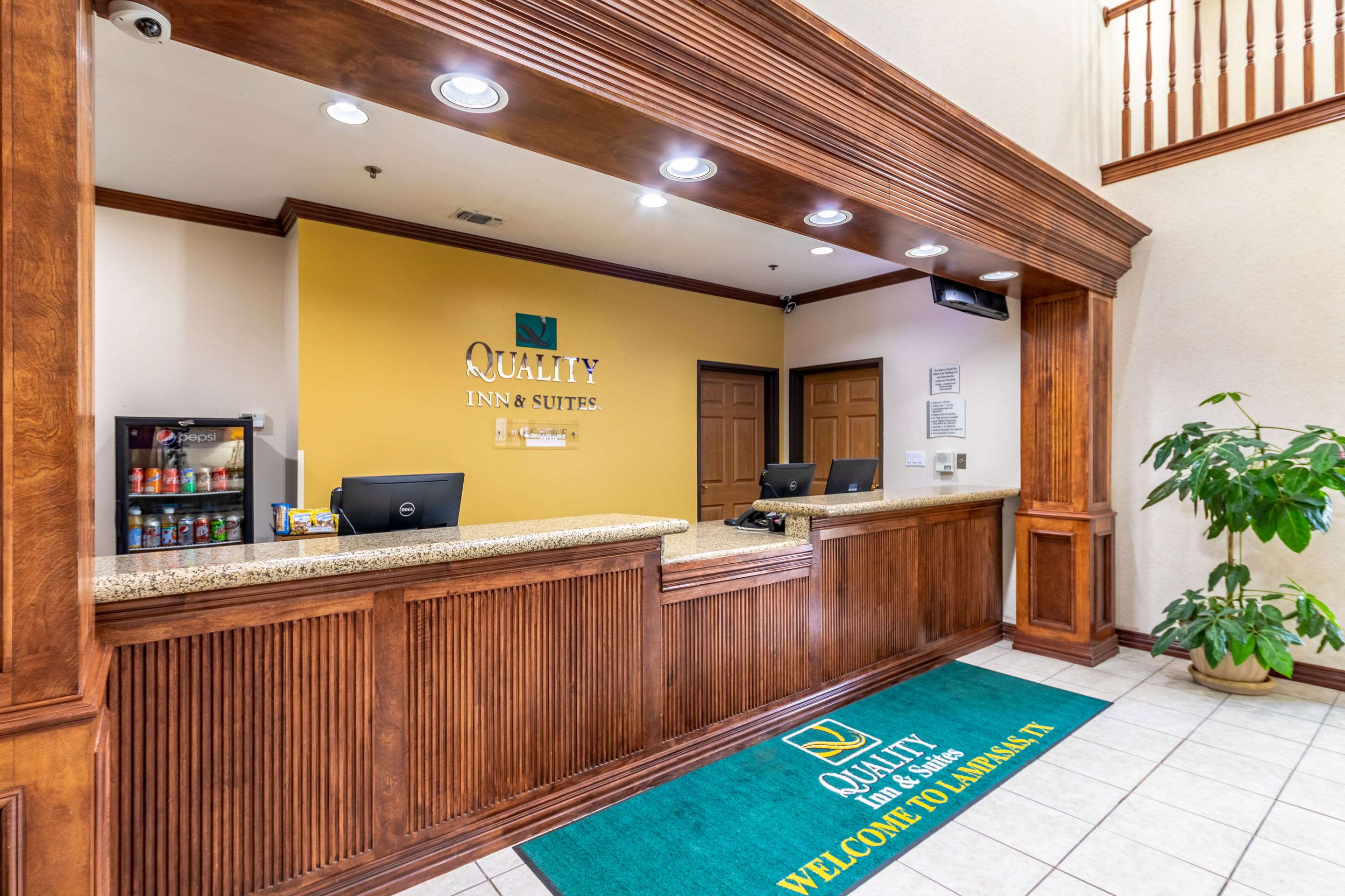 Front desk | Quality Inn & Suites