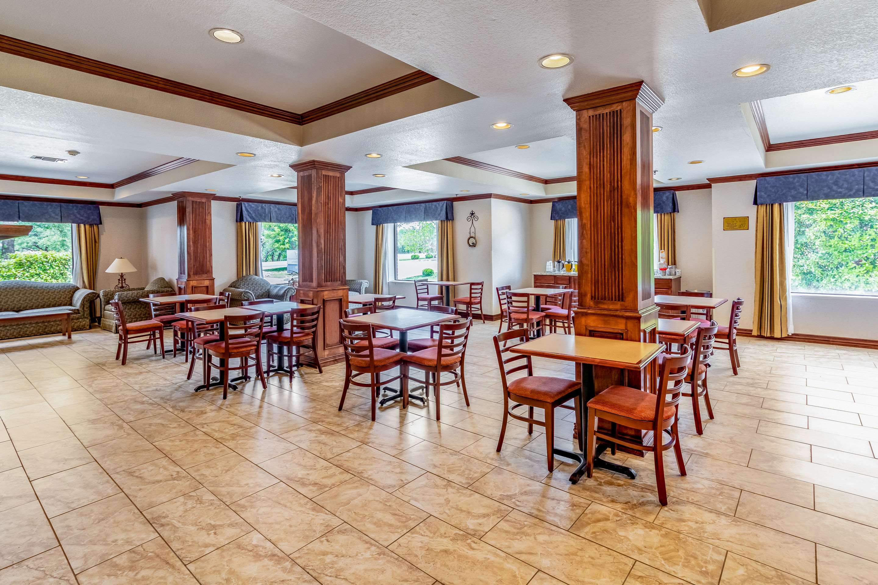 Breakfast area | Quality Inn & Suites