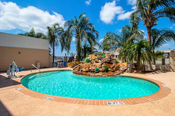 Pool - Quality Inn & Suites Robstown