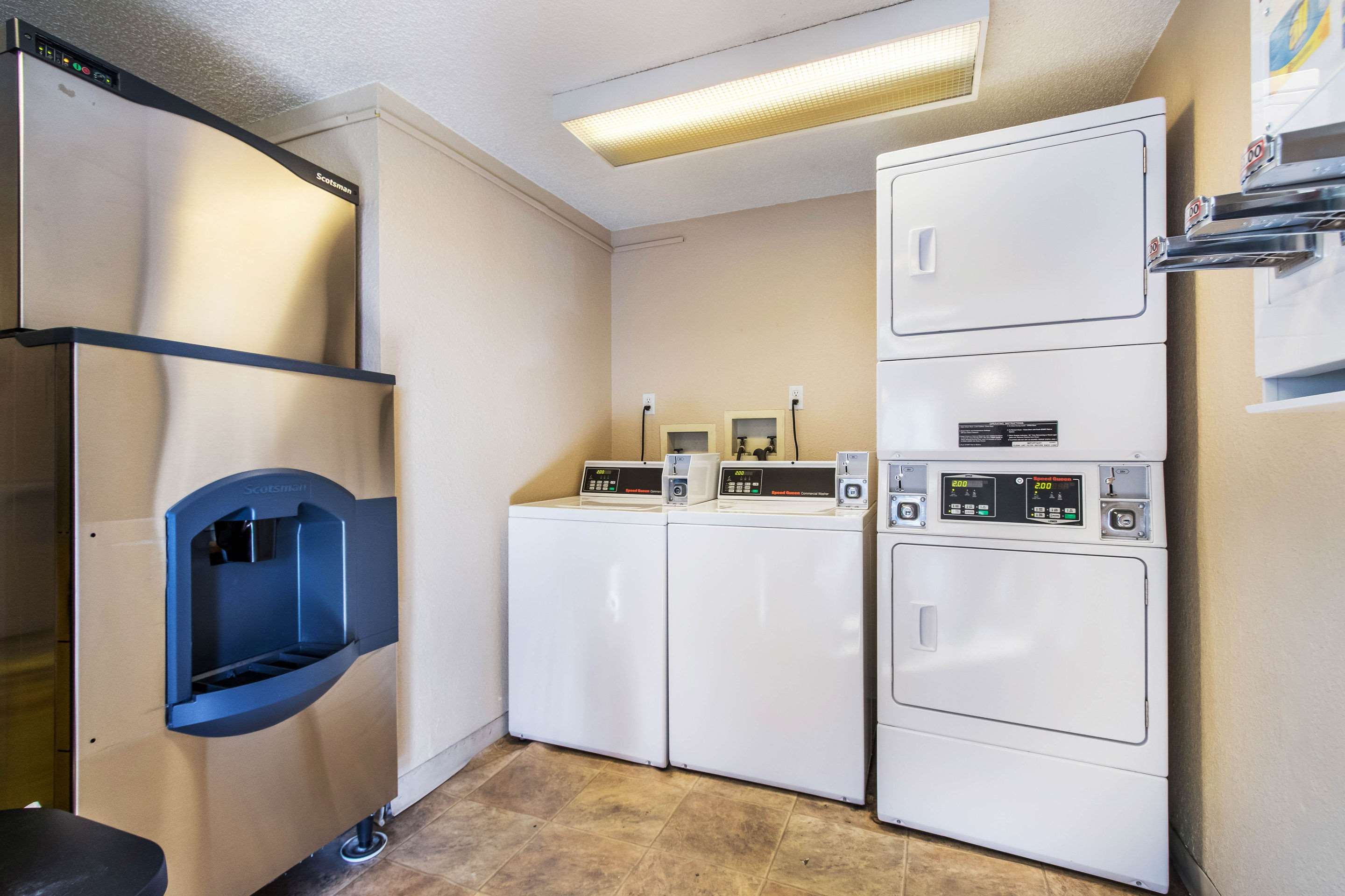 Guest laundry facilities | Rodeway Inn Near Hall of Fame
