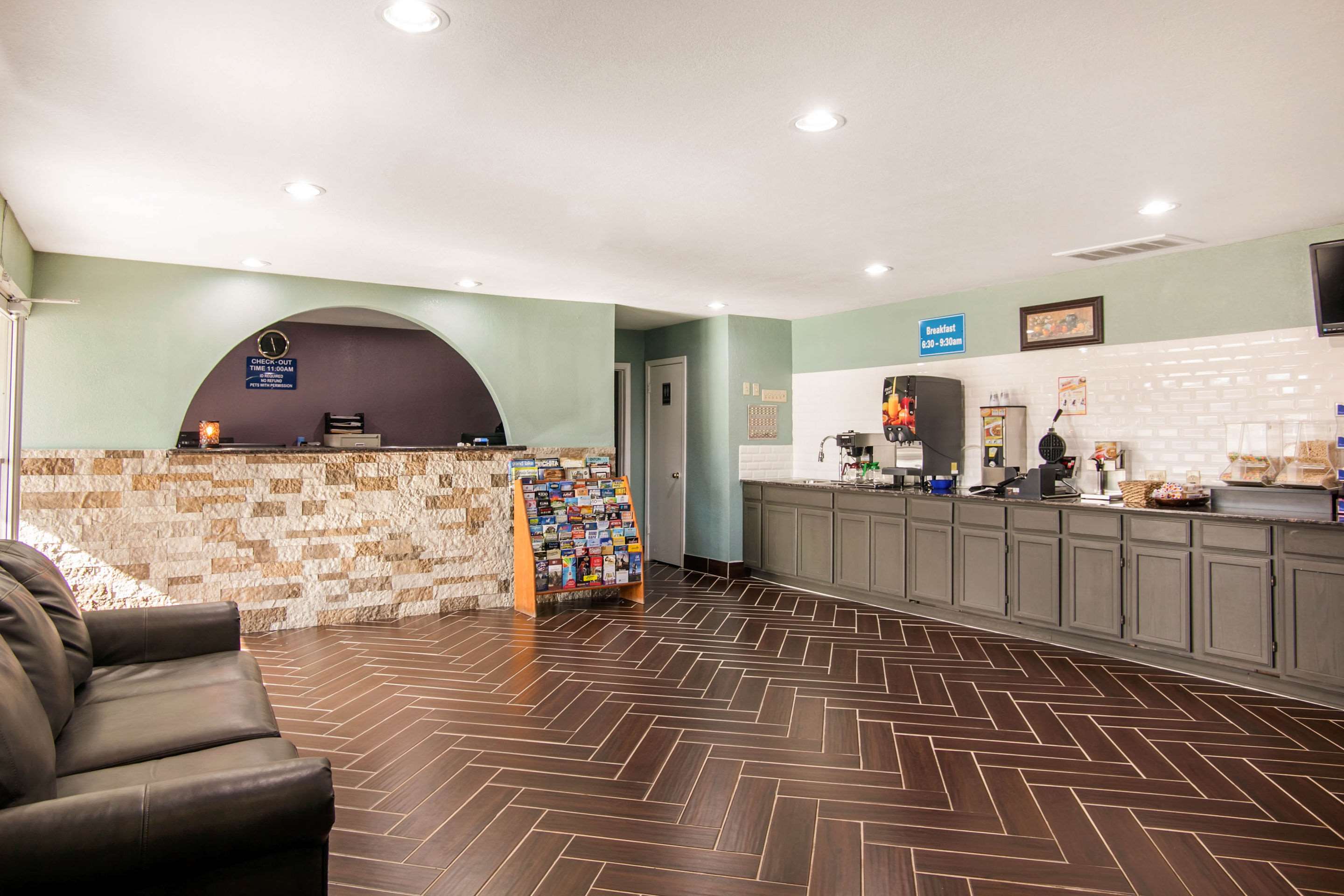 Lobby | Rodeway Inn