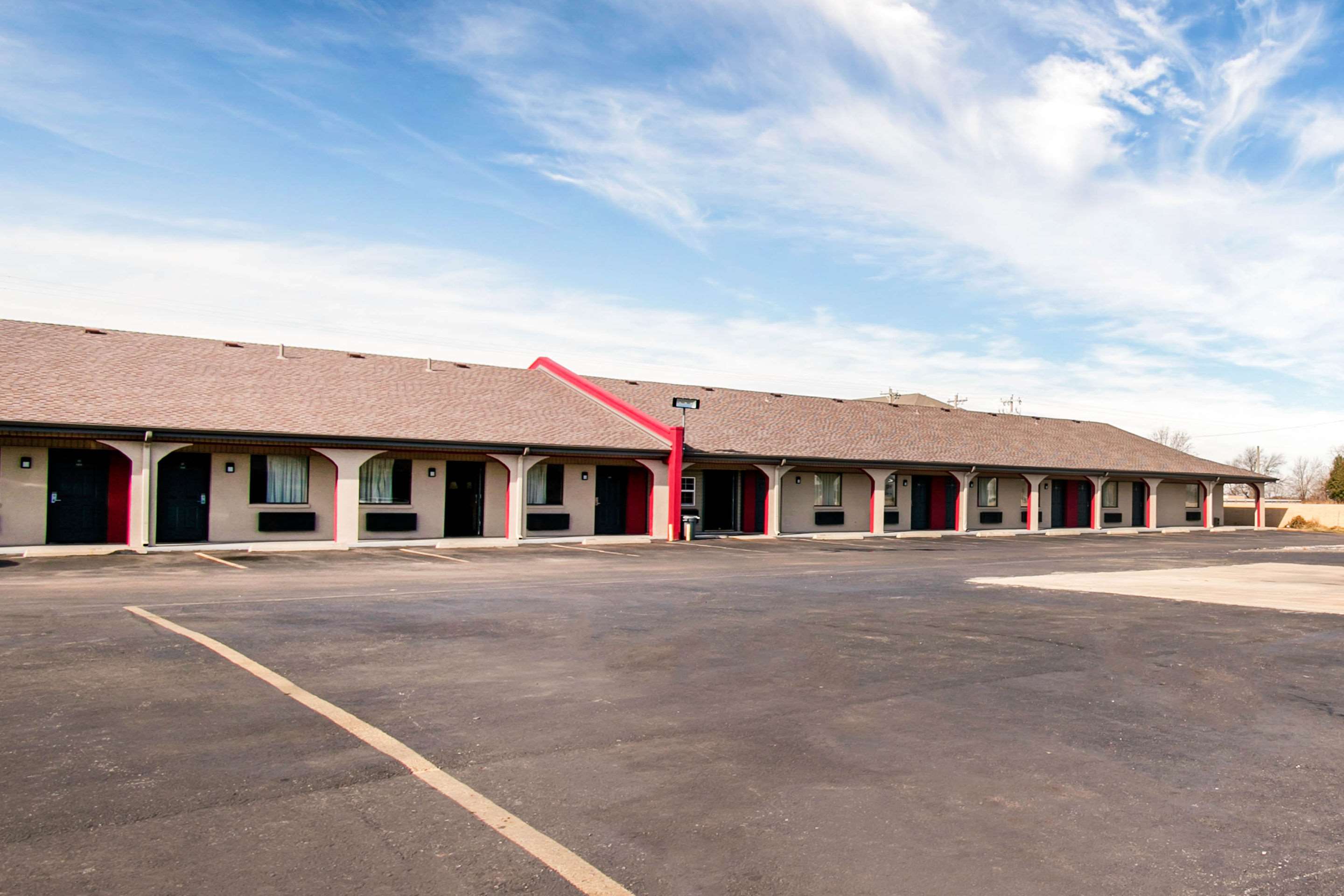 Hotel exterior | Rodeway Inn