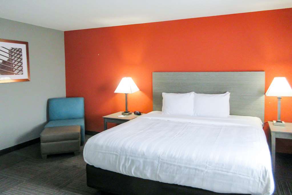 QUALITY INN AND SUITES HAMMOND NEAR-guestroom-Guest Room,Suite,On-Site.jpg