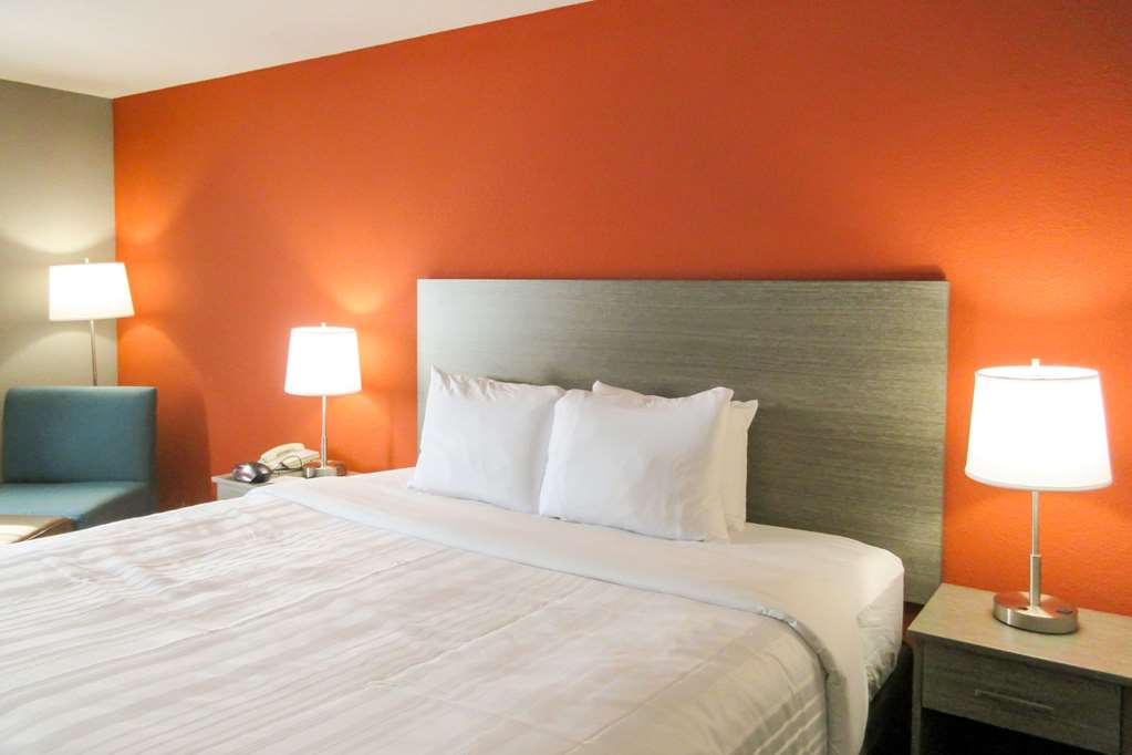 QUALITY INN AND SUITES HAMMOND NEAR-guestroom-Guest Room,On-Site.jpg